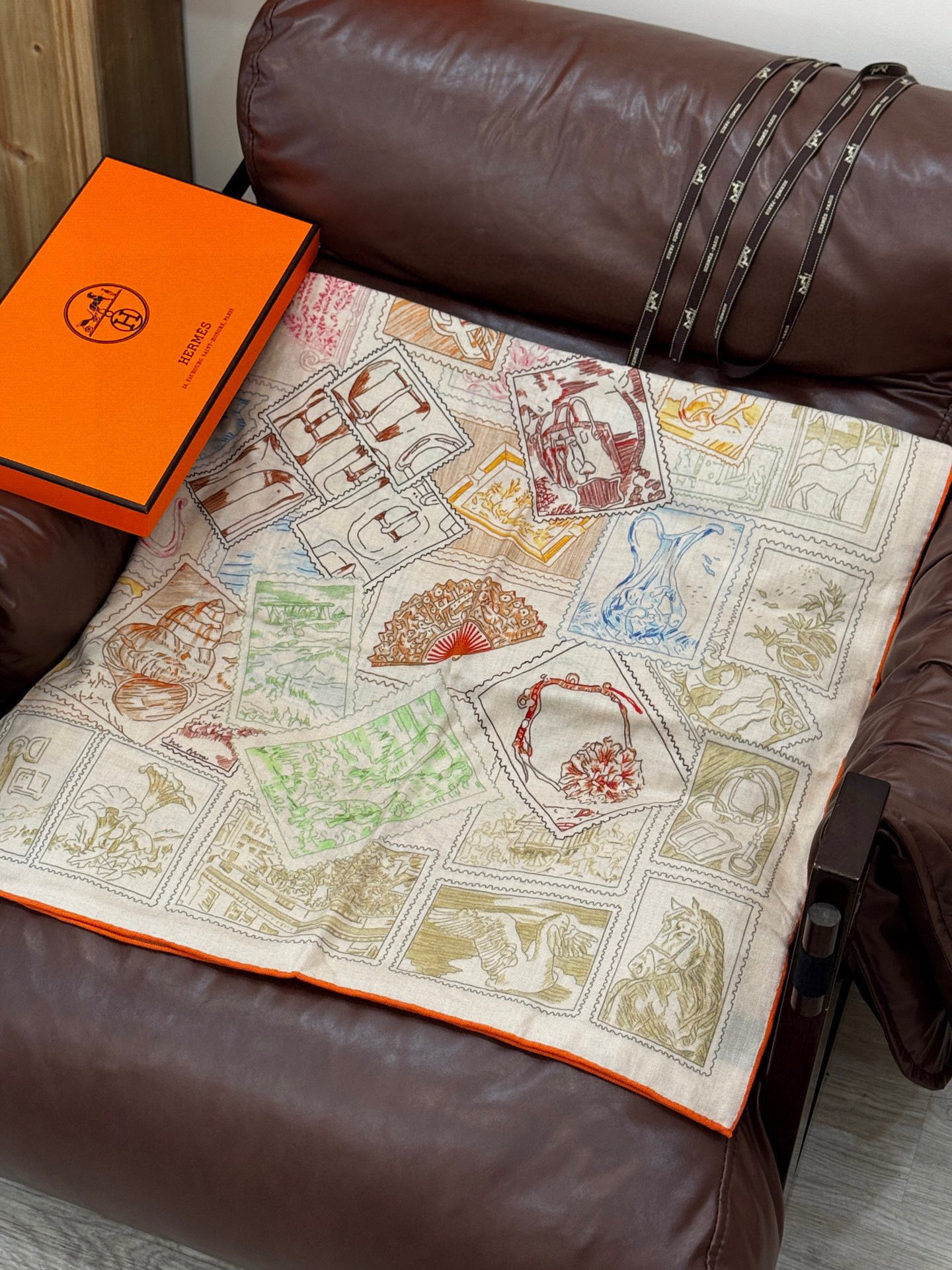  💟2025年秋冬抢先 上新💞【双面同色丝毛方巾】手工卷边山羊绒和真丝混纺披肩（70%山羊绒，30%桑蚕