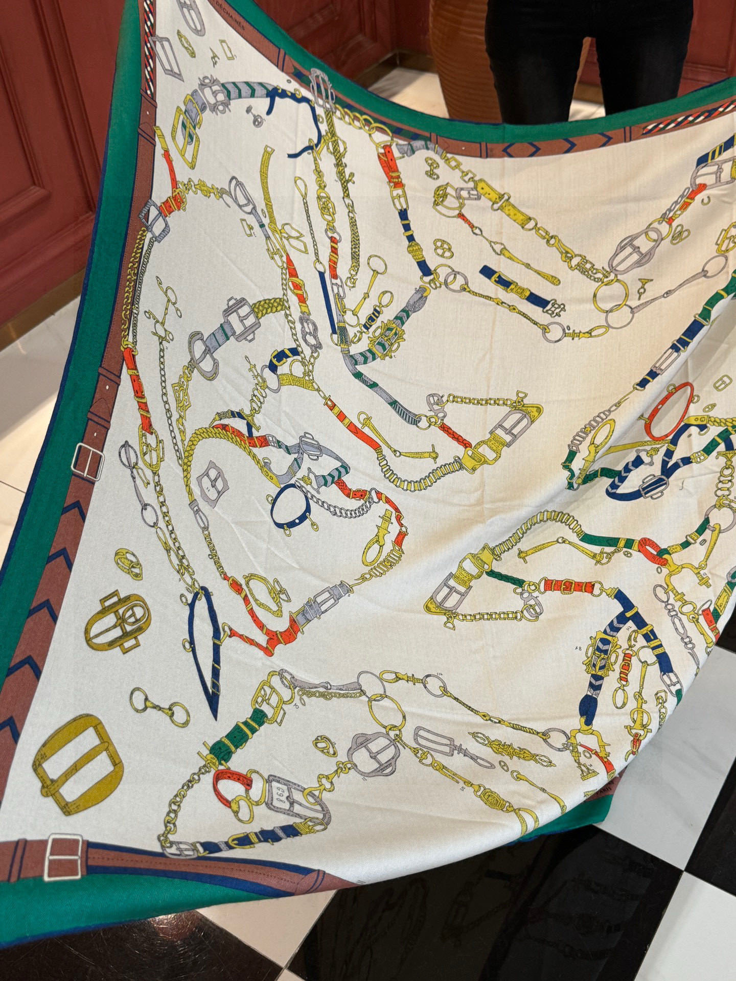  羊绒新款🆕👏👏买了都说好看‼️推荐💕爱马仕双面同色羊绒方巾【跃动的马儿双面同色140】，顶级工艺超值‼