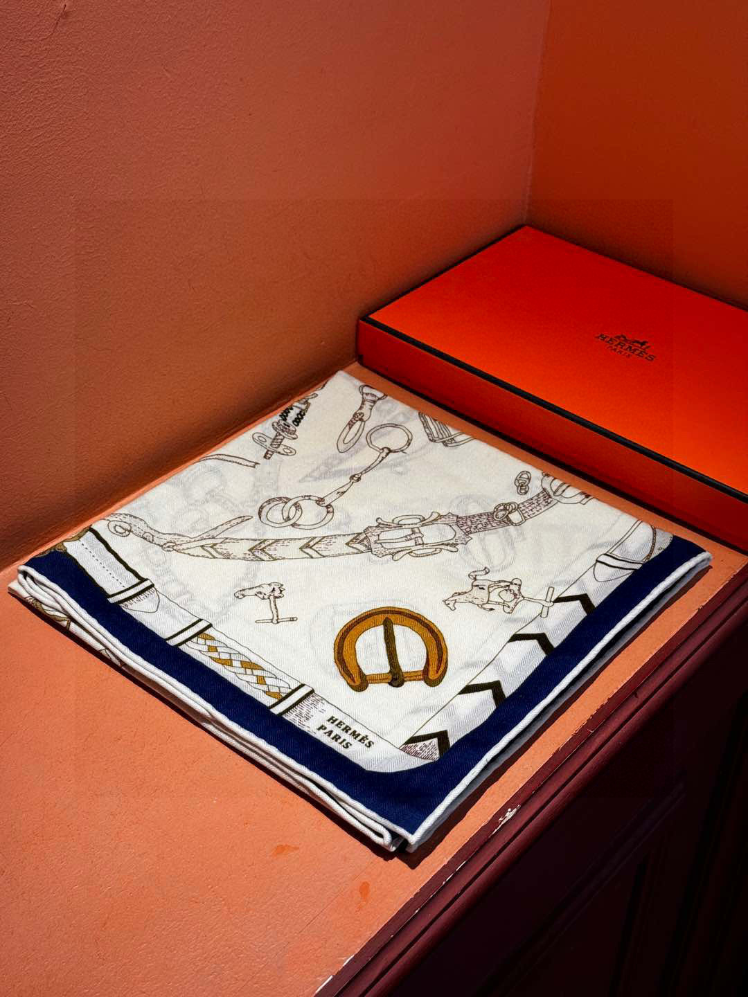  羊绒新款🆕👏👏买了都说好看‼️推荐💕爱马仕双面同色羊绒方巾【跃动的马儿双面同色140】，顶级工艺超值‼