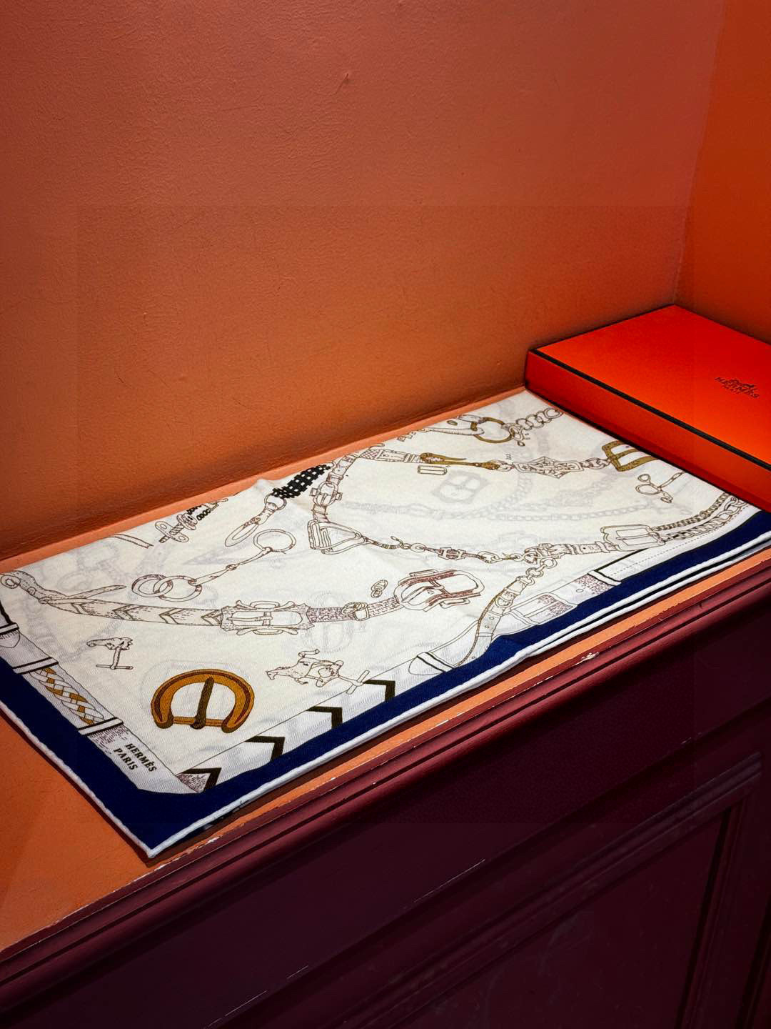  羊绒新款🆕👏👏买了都说好看‼️推荐💕爱马仕双面同色羊绒方巾【跃动的马儿双面同色140】，顶级工艺超值‼