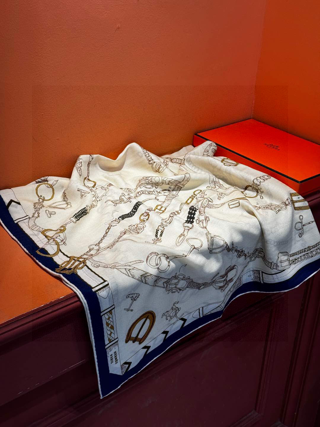  羊绒新款🆕👏👏买了都说好看‼️推荐💕爱马仕双面同色羊绒方巾【跃动的马儿双面同色140】，顶级工艺超值‼