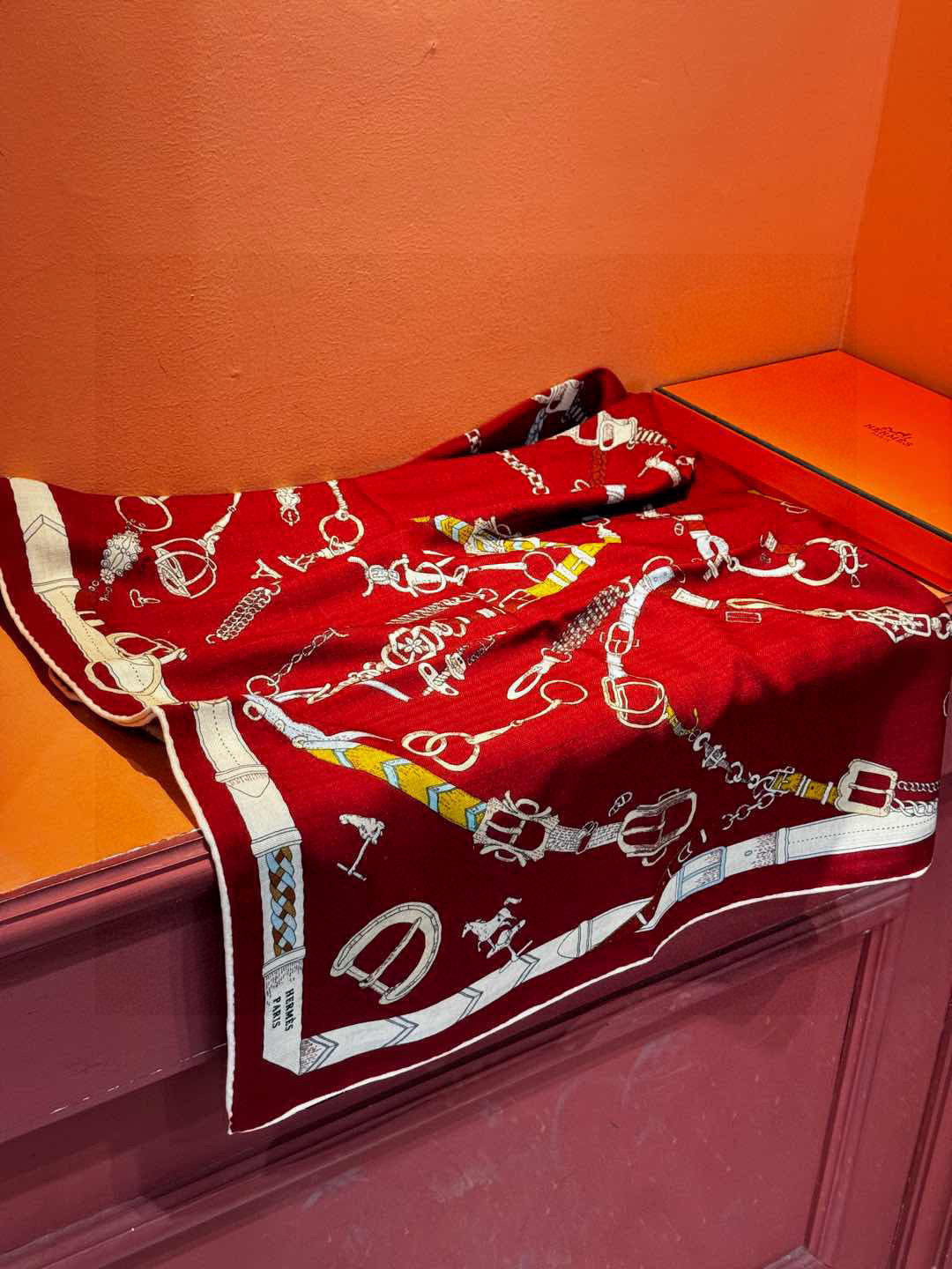  羊绒新款🆕👏👏买了都说好看‼️推荐💕爱马仕双面同色羊绒方巾【跃动的马儿双面同色140】，顶级工艺超值‼