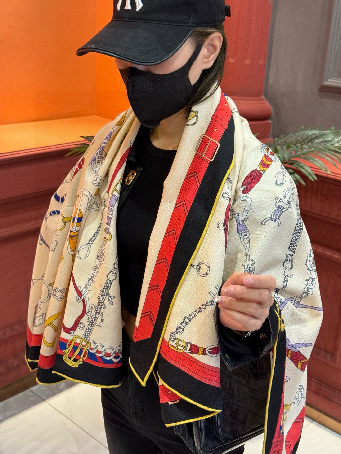  羊绒新款🆕👏👏买了都说好看‼️推荐💕爱马仕双面同色羊绒方巾【跃动的马儿双面同色140】，顶级工艺超值‼