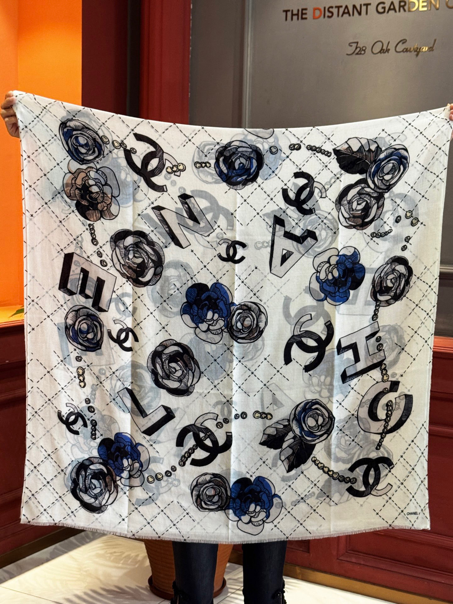  💄💋新款💖羊绒面料长巾 😘美翻了流泪【彩色山茶花长巾】御用殿堂级极‼️新款专柜在售 纯羊绒银线独特设计