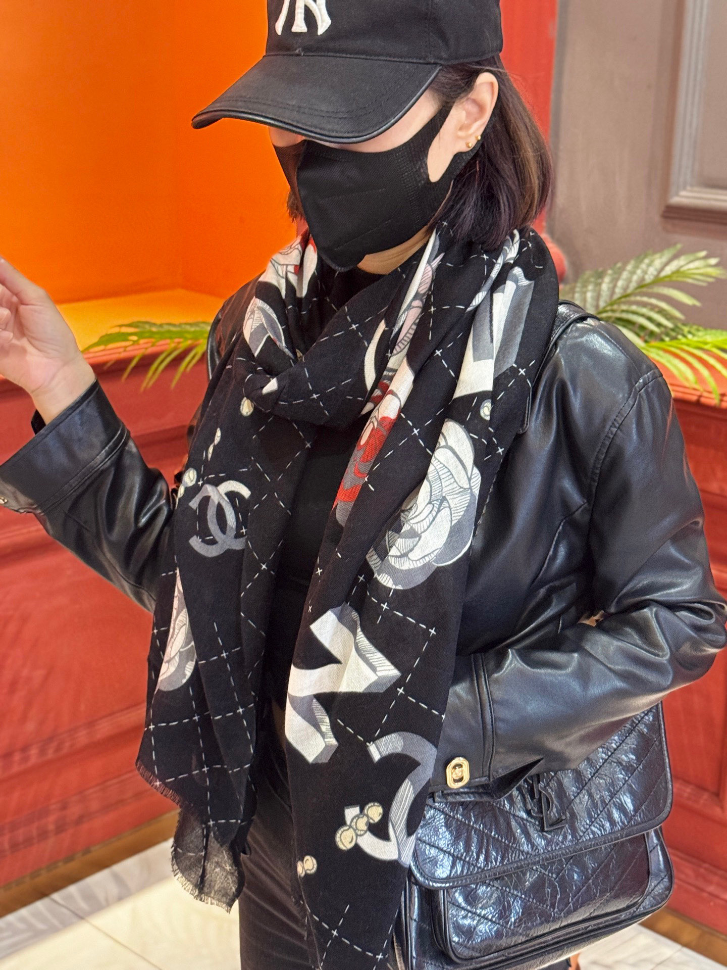  💄💋新款💖羊绒面料长巾 😘美翻了流泪【彩色山茶花长巾】御用殿堂级极‼️新款专柜在售 纯羊绒银线独特设计