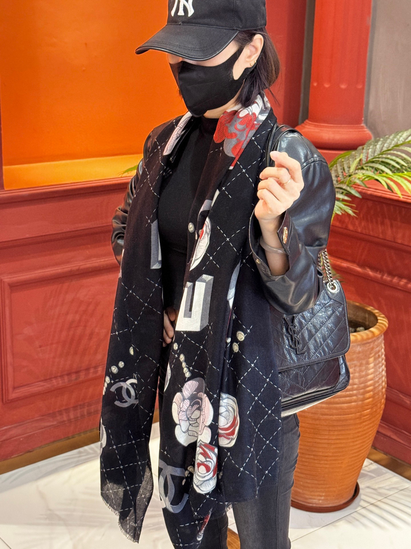  💄💋新款💖羊绒面料长巾 😘美翻了流泪【彩色山茶花长巾】御用殿堂级极‼️新款专柜在售 纯羊绒银线独特设计