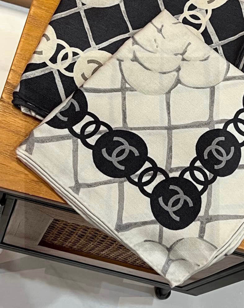 【致敬🫡经典】
coco Chanel 山茶花  
无需过多言语 爱的人都懂 
今年我们升级各方面
选用