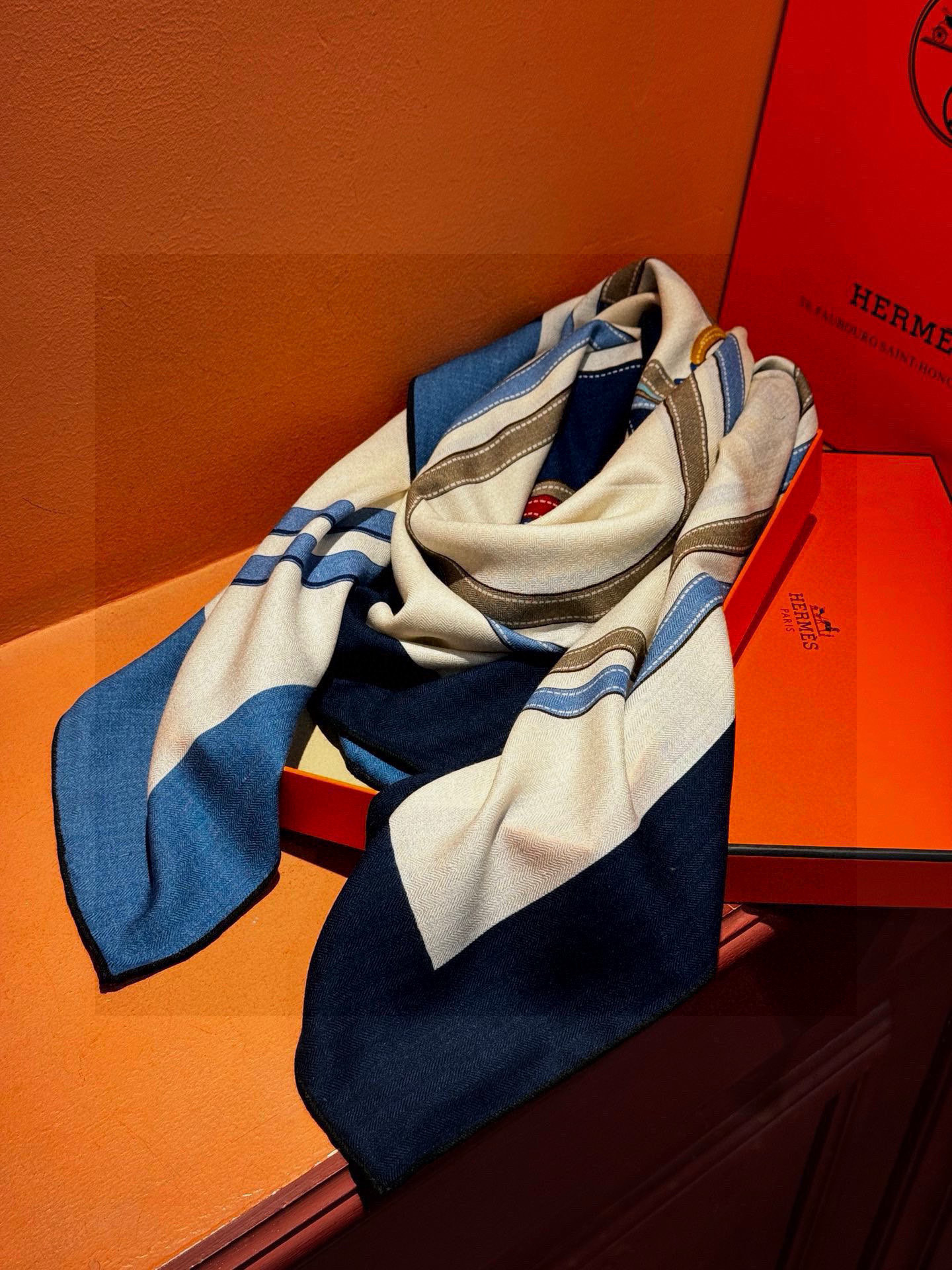  羊绒新款🆕🏇🏇买了都说好看‼️推荐💕【华丽的缰辔双面同色140】羊绒方巾，顶级工艺超值‼️爱马仕专柜爆