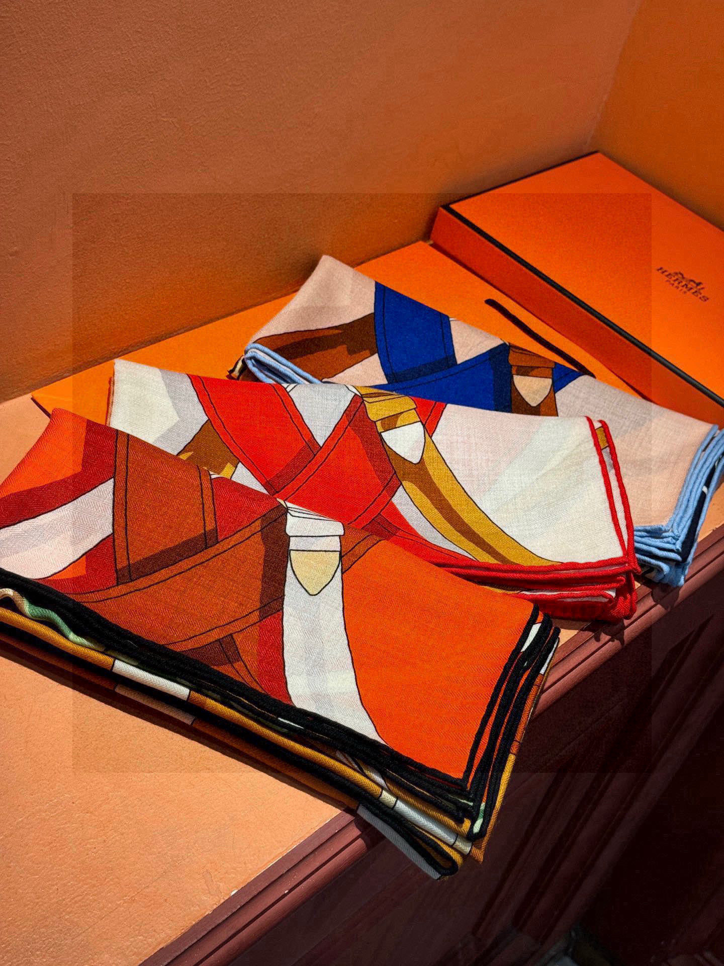  羊绒新款🆕👏👏买了都说好看‼️推荐💕爱马仕双面同色羊绒方巾，【双面同色140】顶级工艺超值‼️爱马仕专