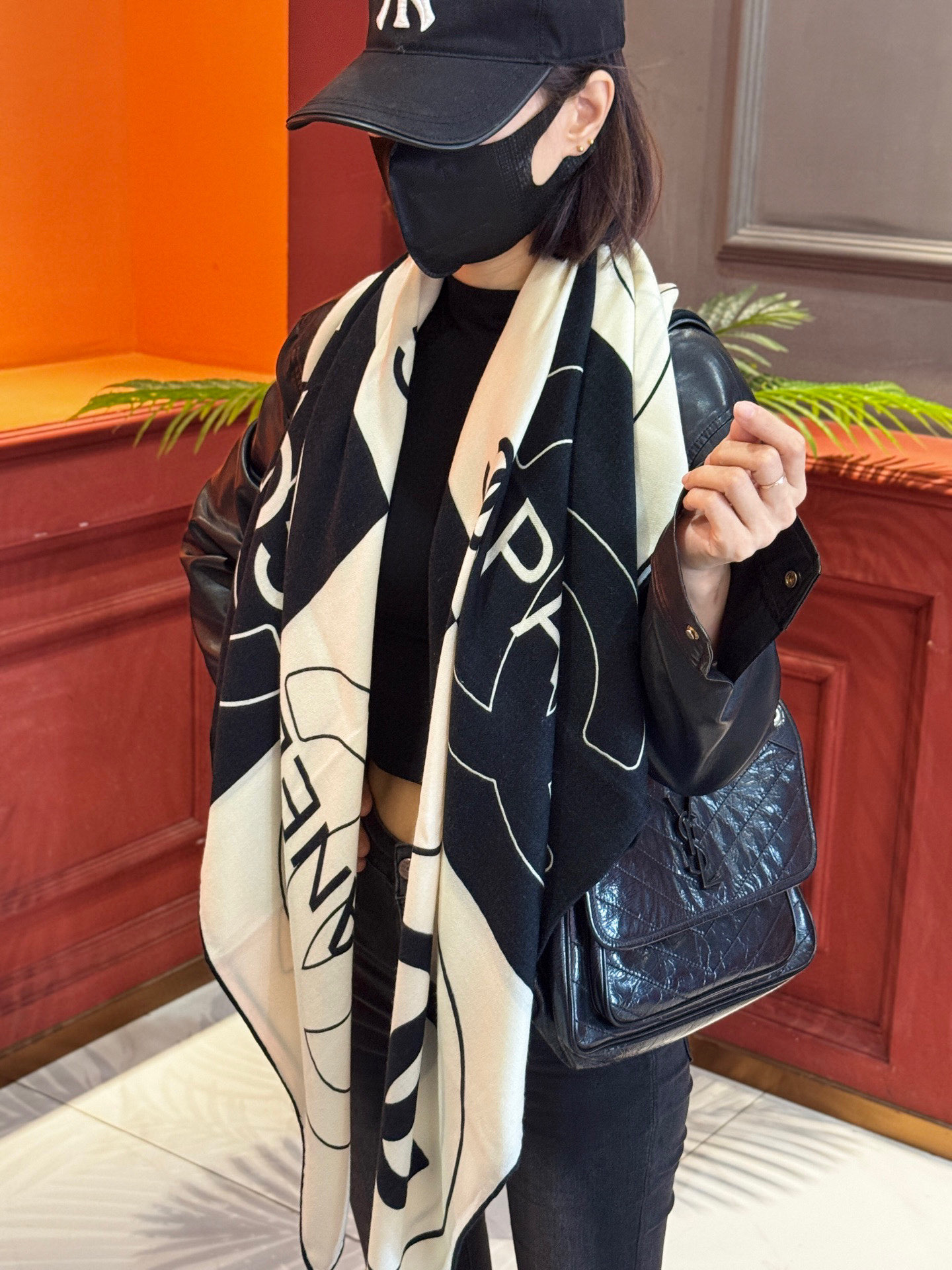  Chanel 25s秋冬新品～
【140顶级丝毛双面同色披肩】

25s 秋冬披肩设计真的好有突破
粉