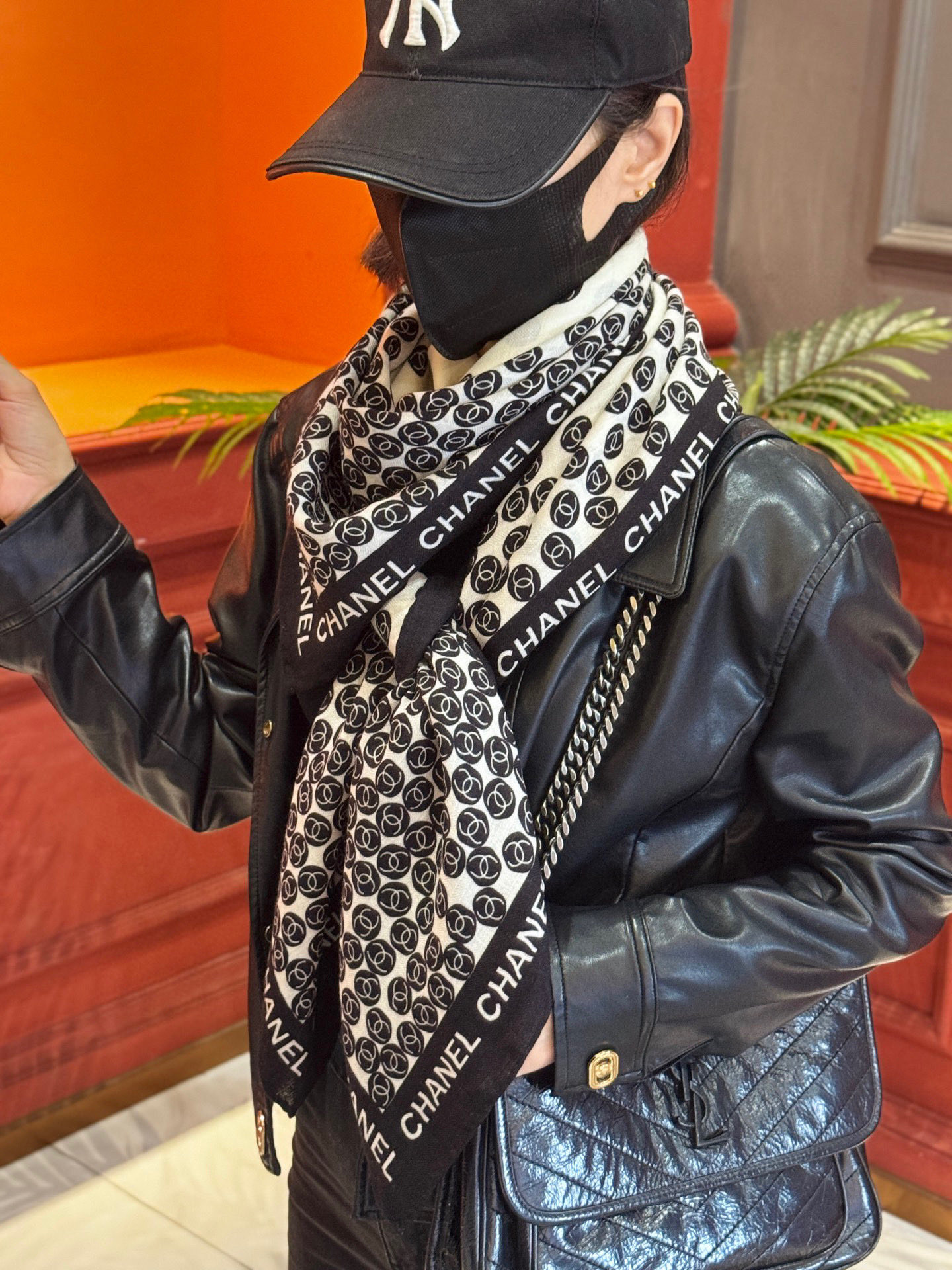  Chanel 25s秋冬新品～
【140顶级丝毛双面同色披肩】

25s 秋冬披肩设计真的好有突破
粉