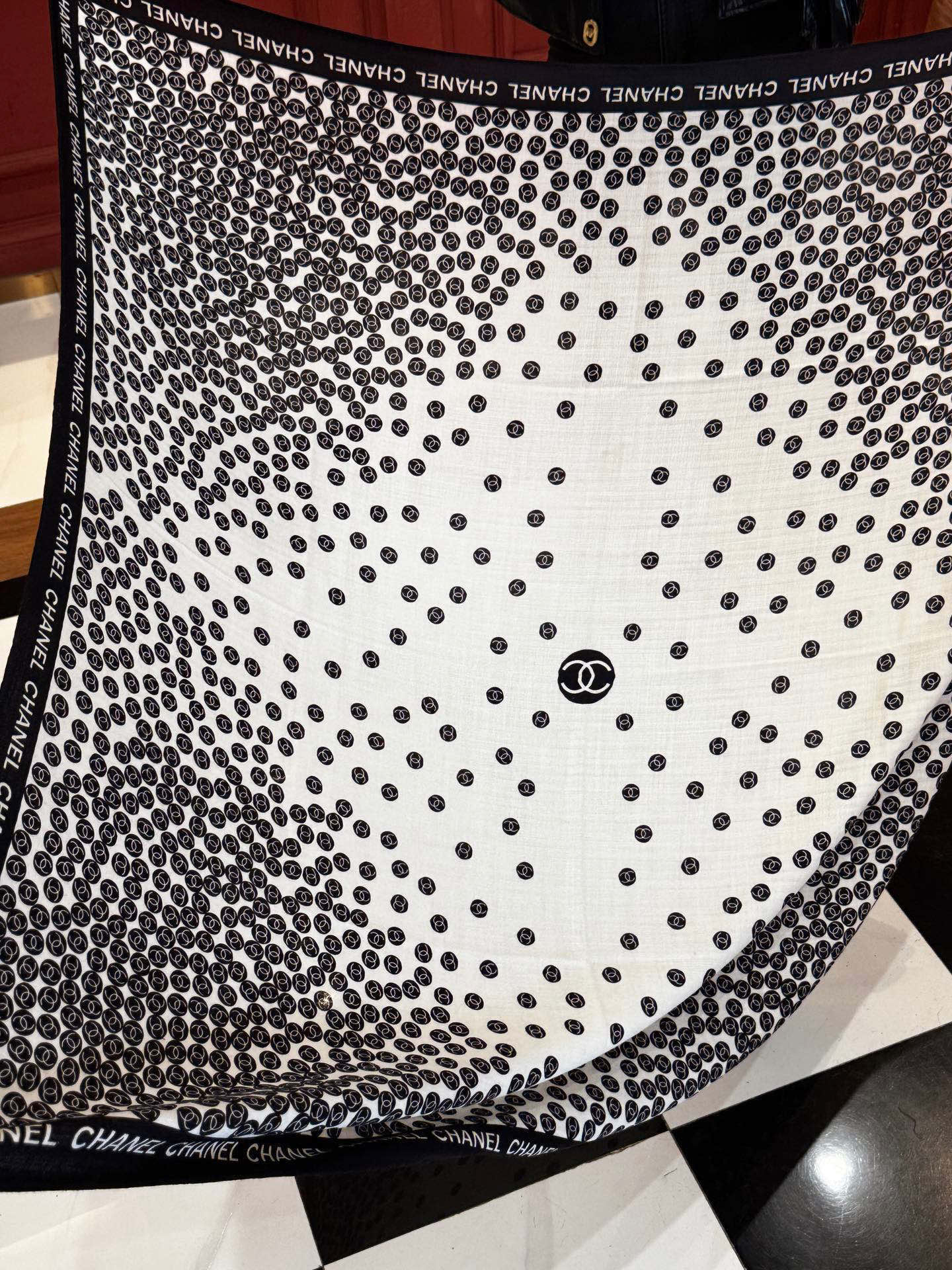  Chanel 25s秋冬新品～
【140顶级丝毛双面同色披肩】

25s 秋冬披肩设计真的好有突破
粉