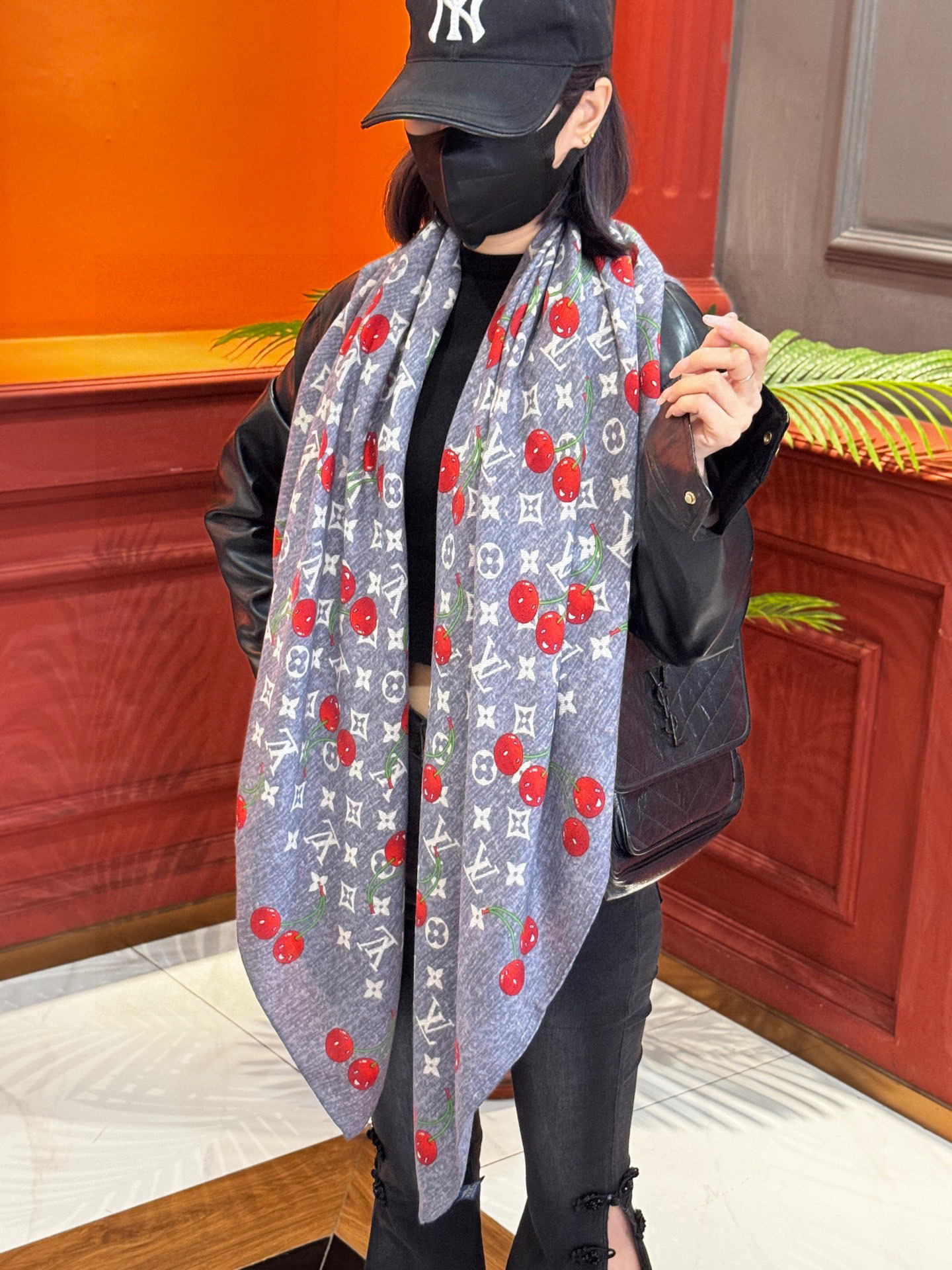   LV X TM MONOGRAM
CERISE 140丝毛方巾
【140双面丝毛同色】

LV × 