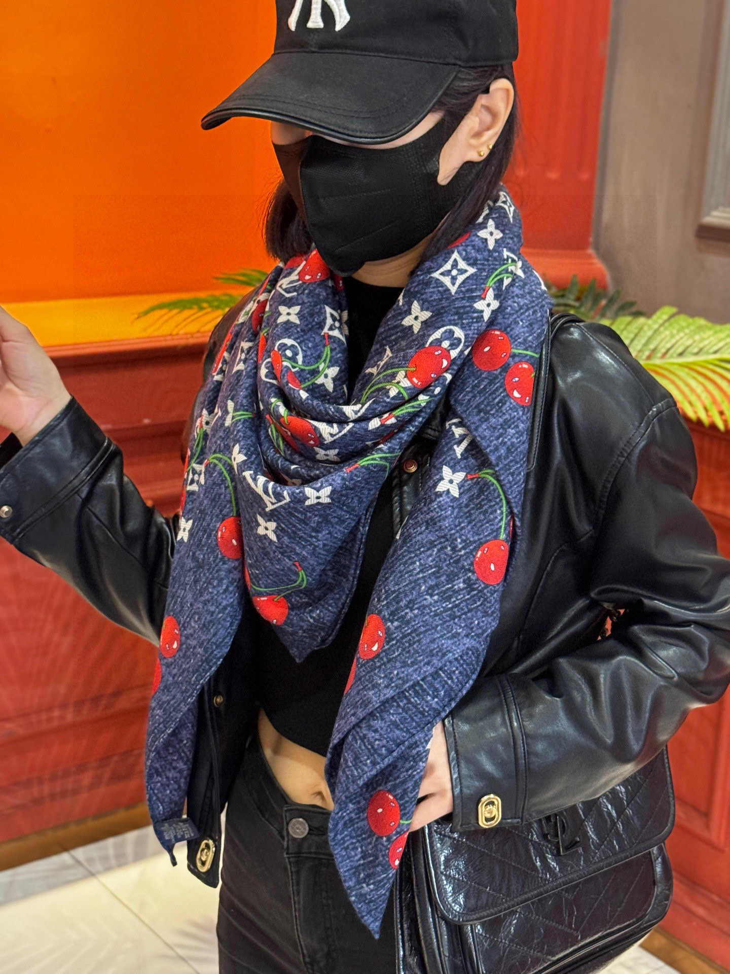   LV X TM MONOGRAM
CERISE 140丝毛方巾
【140双面丝毛同色】

LV × 