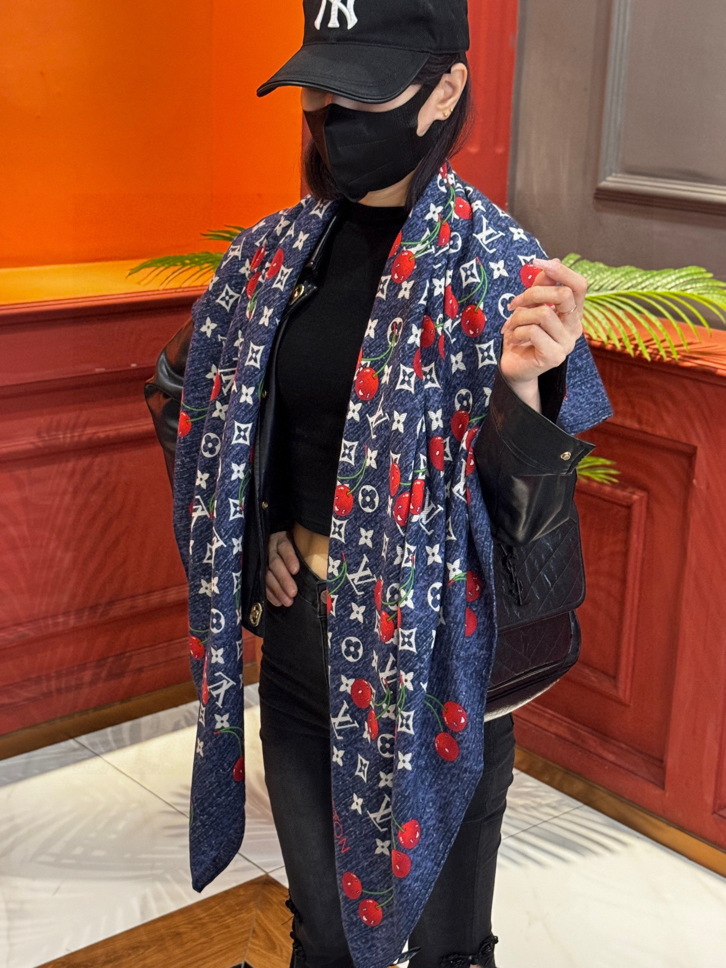   LV X TM MONOGRAM
CERISE 140丝毛方巾
【140双面丝毛同色】

LV × 