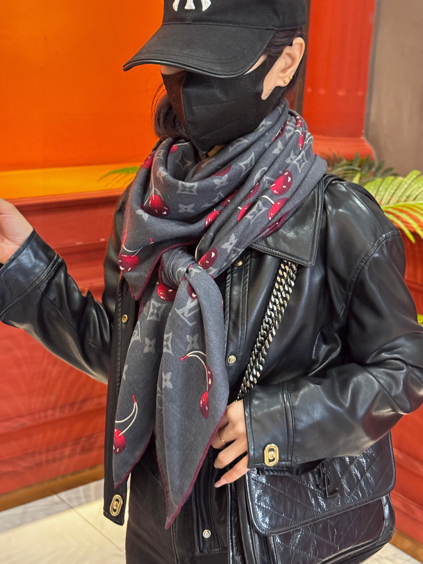   LV X TM MONOGRAM
CERISE 140丝毛方巾
【140双面丝毛同色】

LV × 