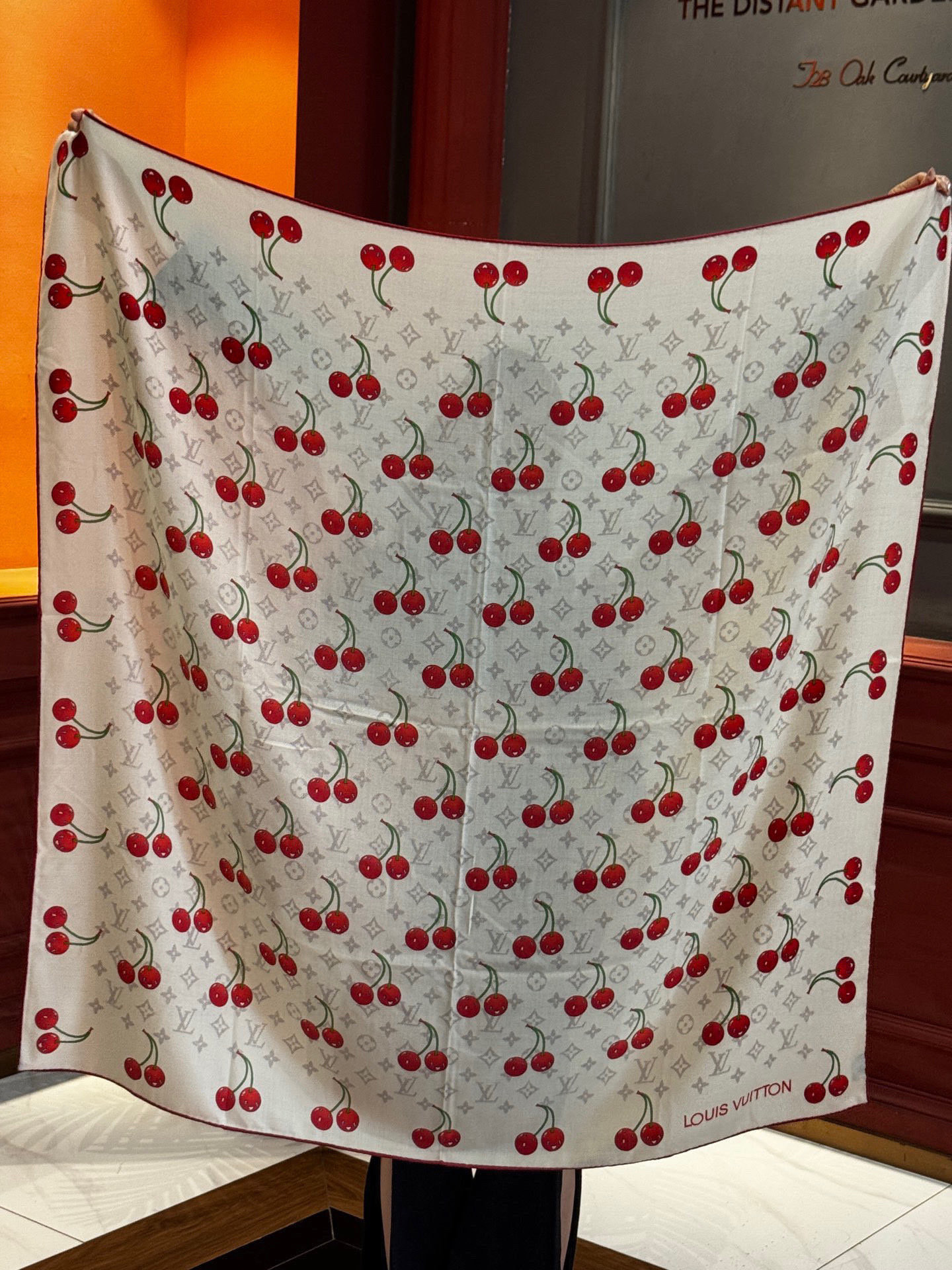   LV X TM MONOGRAM
CERISE 140丝毛方巾
【140双面丝毛同色】

LV × 