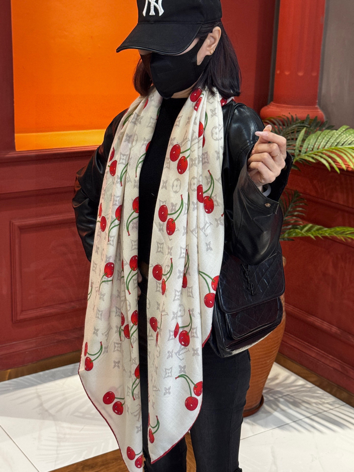   LV X TM MONOGRAM
CERISE 140丝毛方巾
【140双面丝毛同色】

LV × 