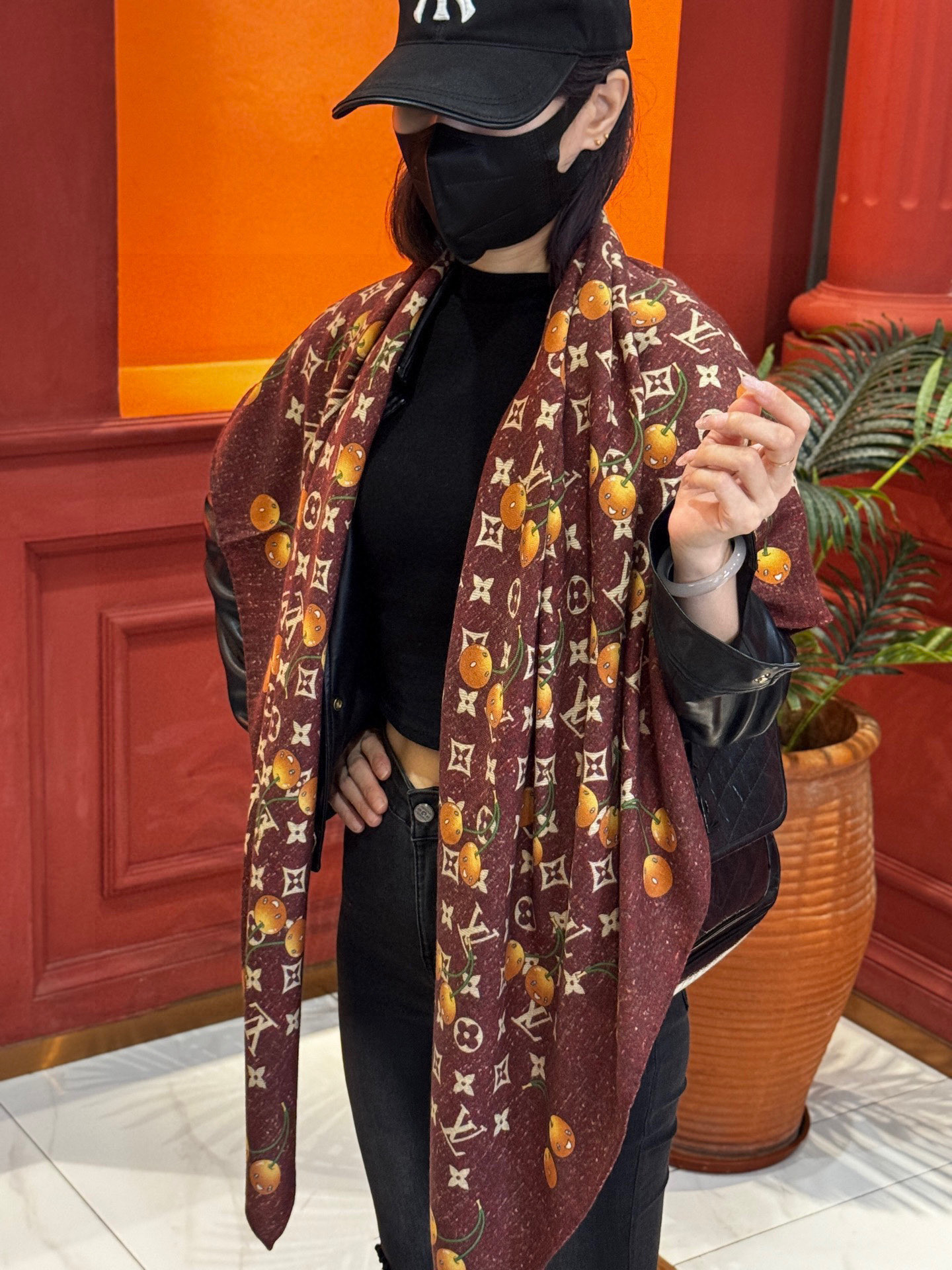   LV X TM MONOGRAM
CERISE 140丝毛方巾
【140双面丝毛同色】

LV × 