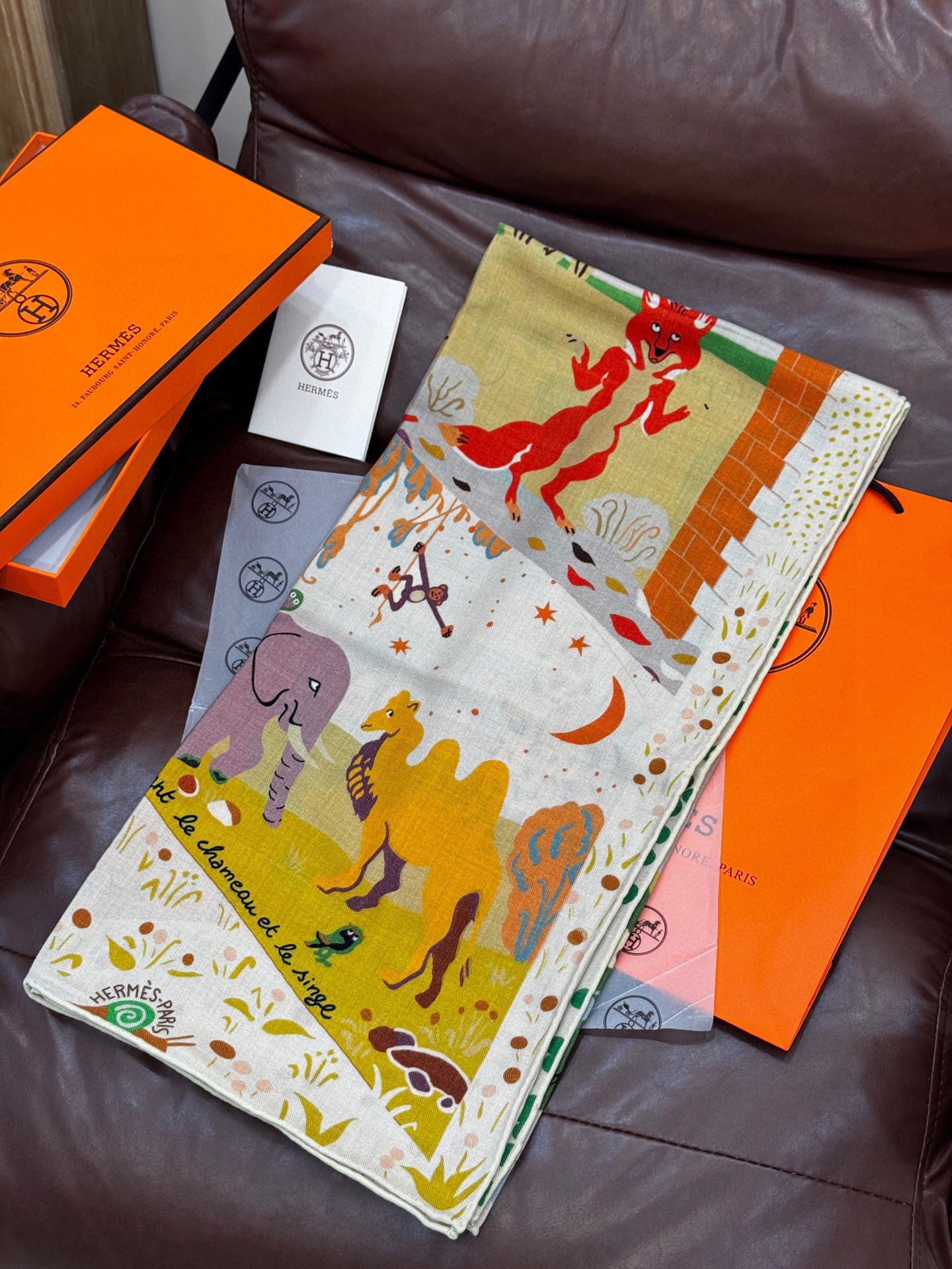  新款现货💖💖140丝绒方巾双面同色（专柜同步Hermes爱马仕）‼️抢‼️VIP推荐 ‼️下手一定要快