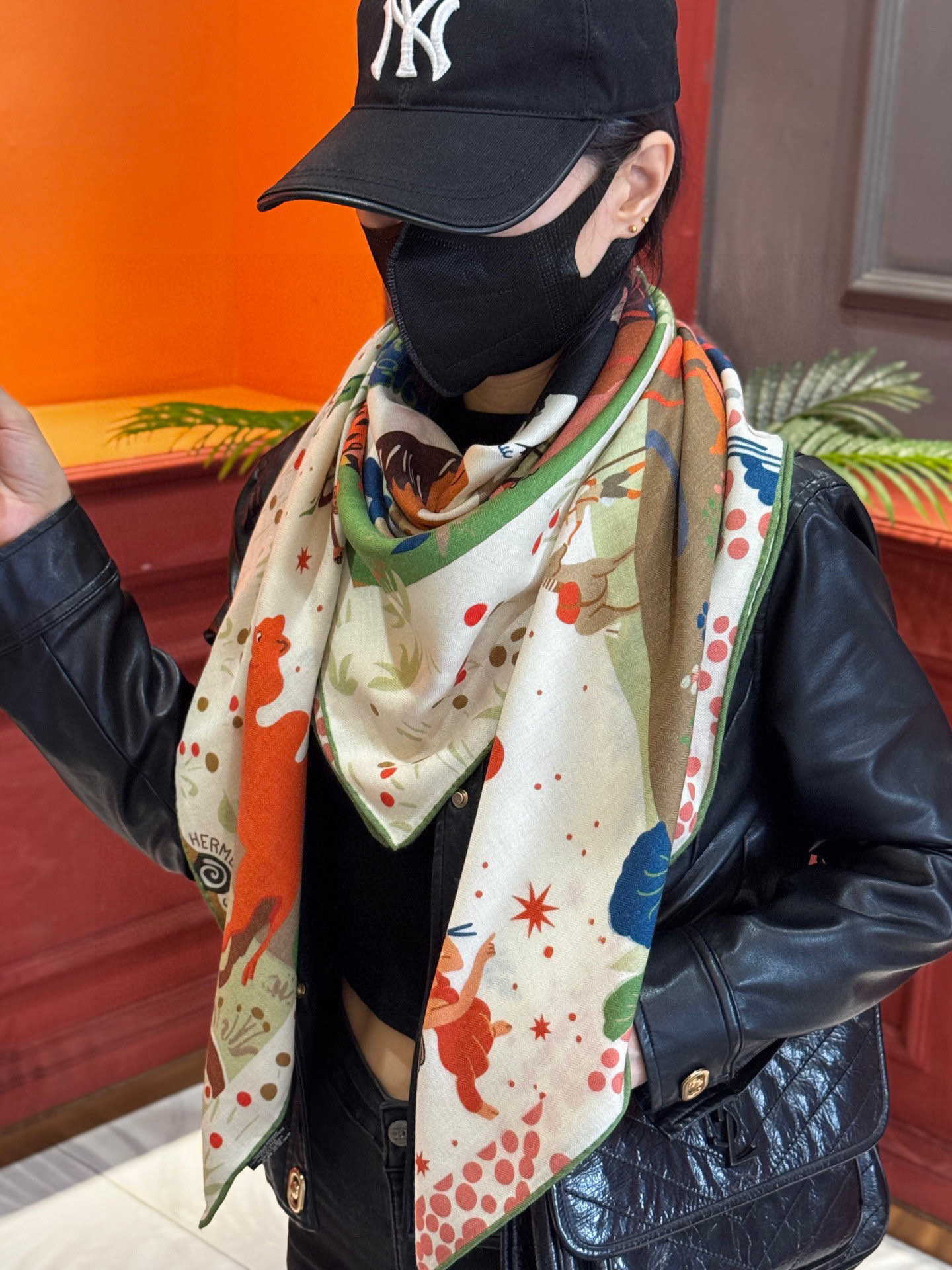  新款现货💖💖140丝绒方巾双面同色（专柜同步Hermes爱马仕）‼️抢‼️VIP推荐 ‼️下手一定要快