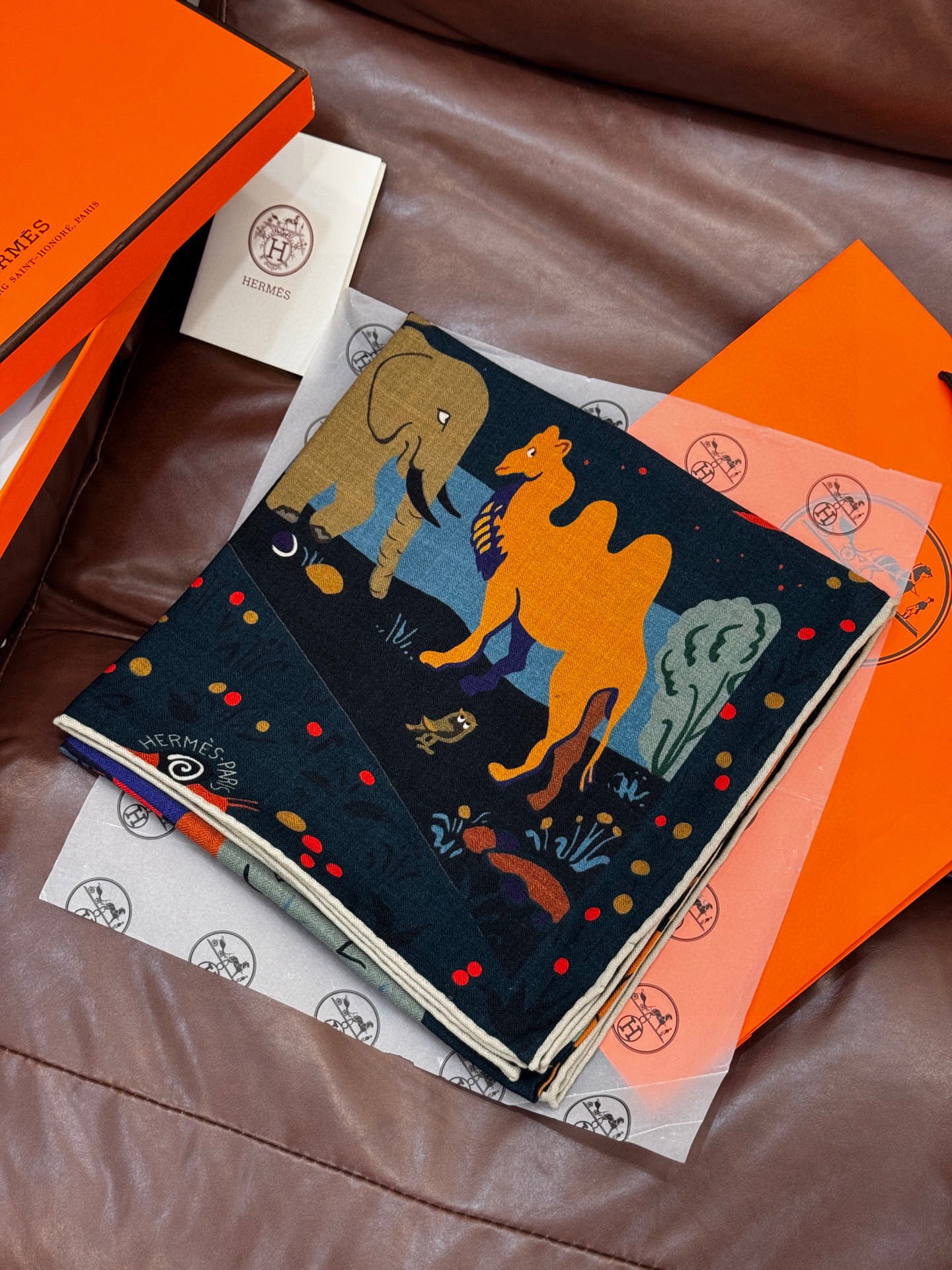  新款现货💖💖140丝绒方巾双面同色（专柜同步Hermes爱马仕）‼️抢‼️VIP推荐 ‼️下手一定要快