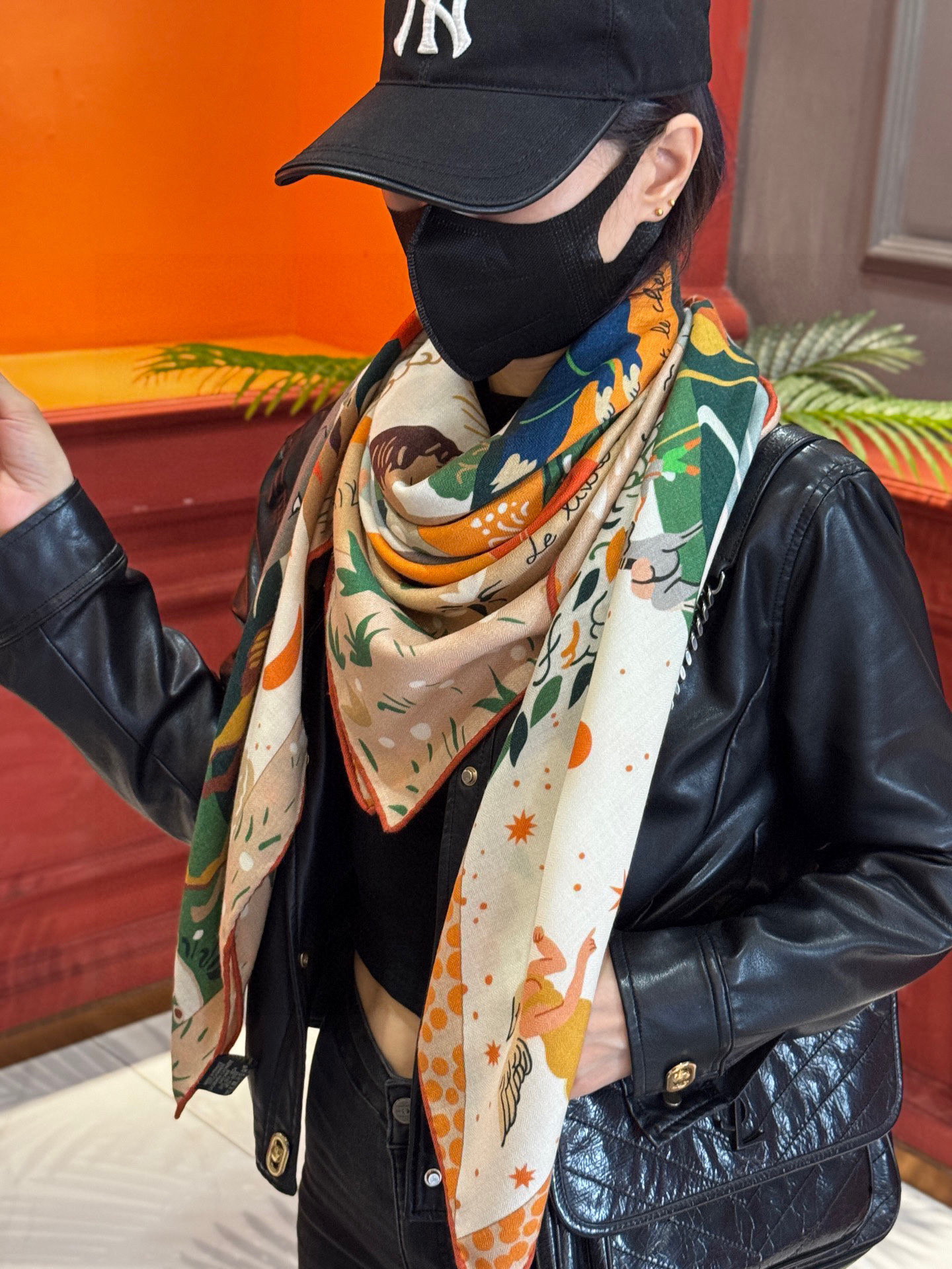  新款现货💖💖140丝绒方巾双面同色（专柜同步Hermes爱马仕）‼️抢‼️VIP推荐 ‼️下手一定要快