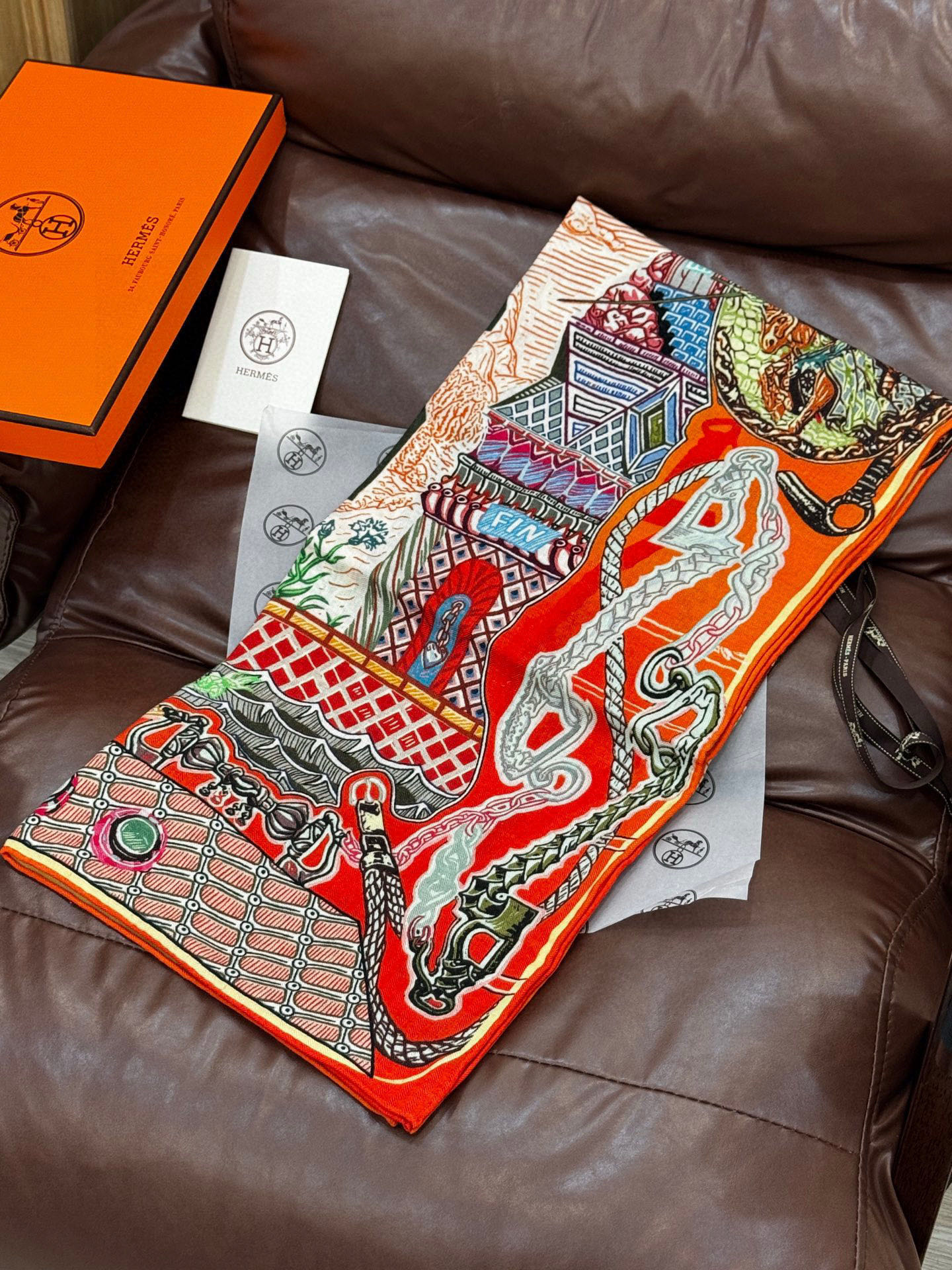  新款 秋冬搭配利器❗️顶级双面同色真丝羊绒披肩！！点睛精彩，图案和配色都超级喜欢，又一款双面配色工艺设