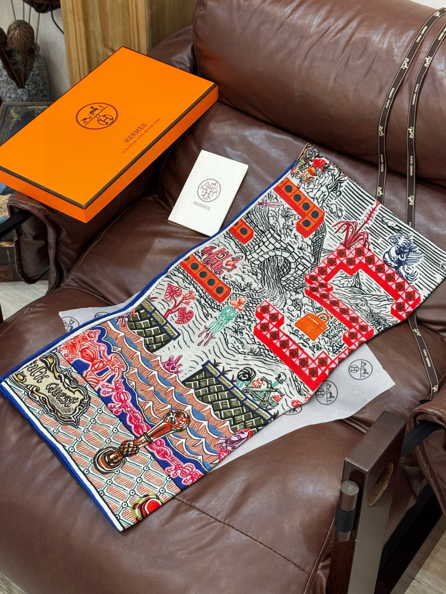  新款 秋冬搭配利器❗️顶级双面同色真丝羊绒披肩！！点睛精彩，图案和配色都超级喜欢，又一款双面配色工艺设