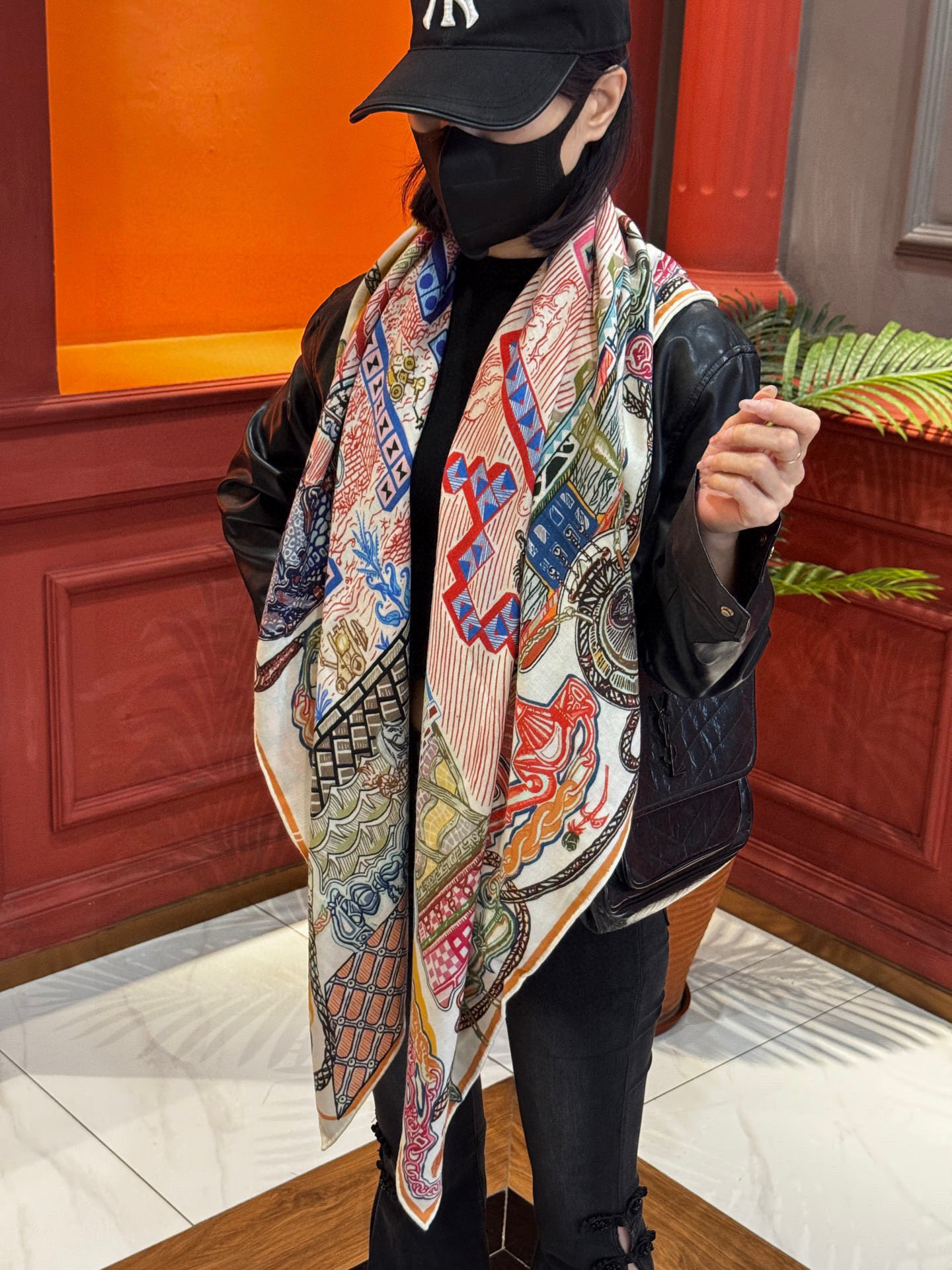  新款 秋冬搭配利器❗️顶级双面同色真丝羊绒披肩！！点睛精彩，图案和配色都超级喜欢，又一款双面配色工艺设