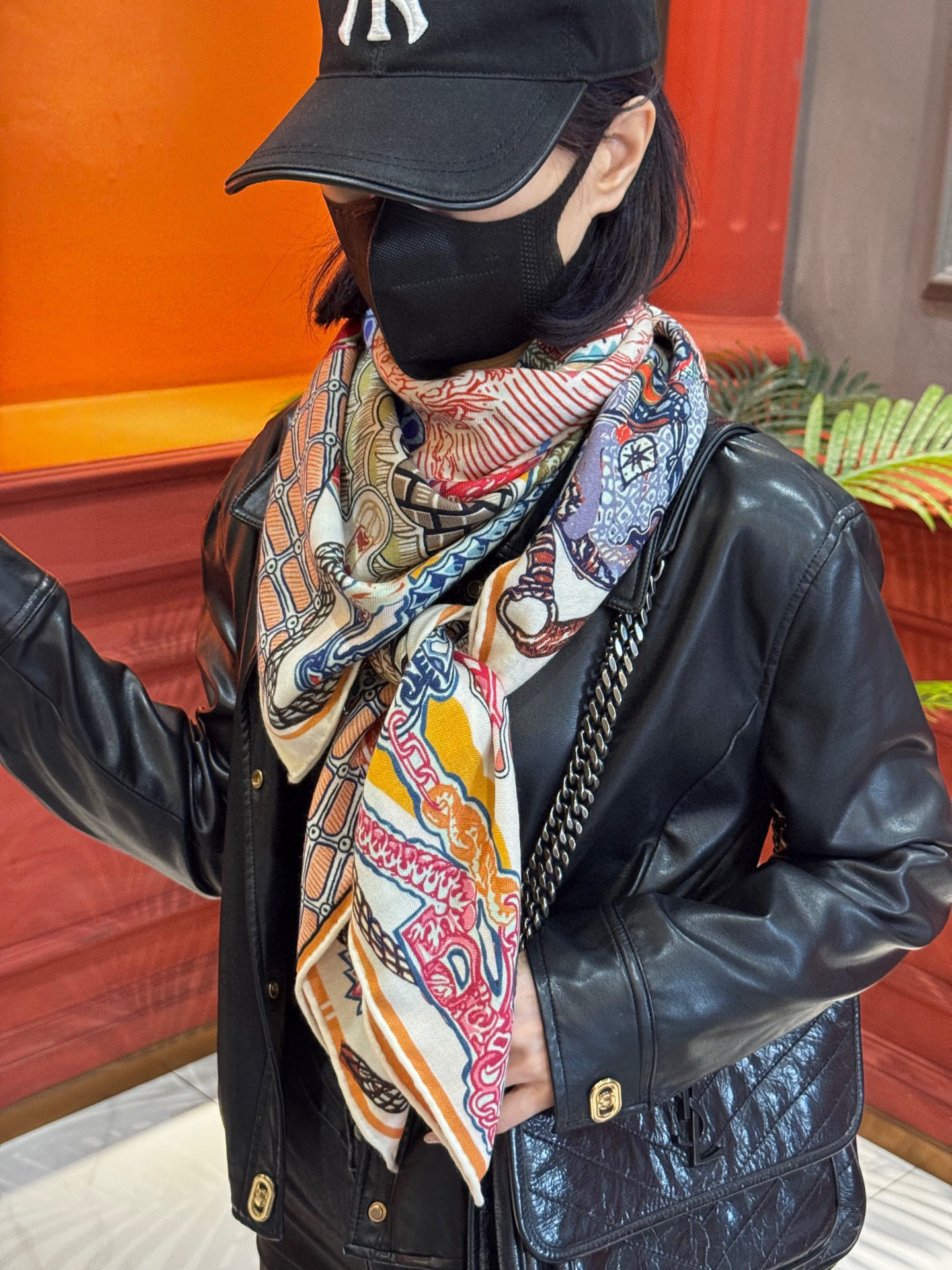  新款 秋冬搭配利器❗️顶级双面同色真丝羊绒披肩！！点睛精彩，图案和配色都超级喜欢，又一款双面配色工艺设