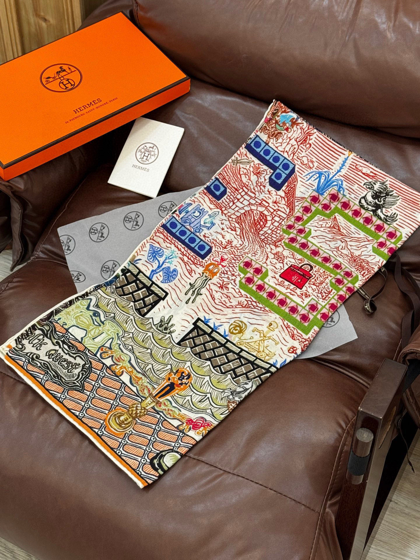  新款 秋冬搭配利器❗️顶级双面同色真丝羊绒披肩！！点睛精彩，图案和配色都超级喜欢，又一款双面配色工艺设