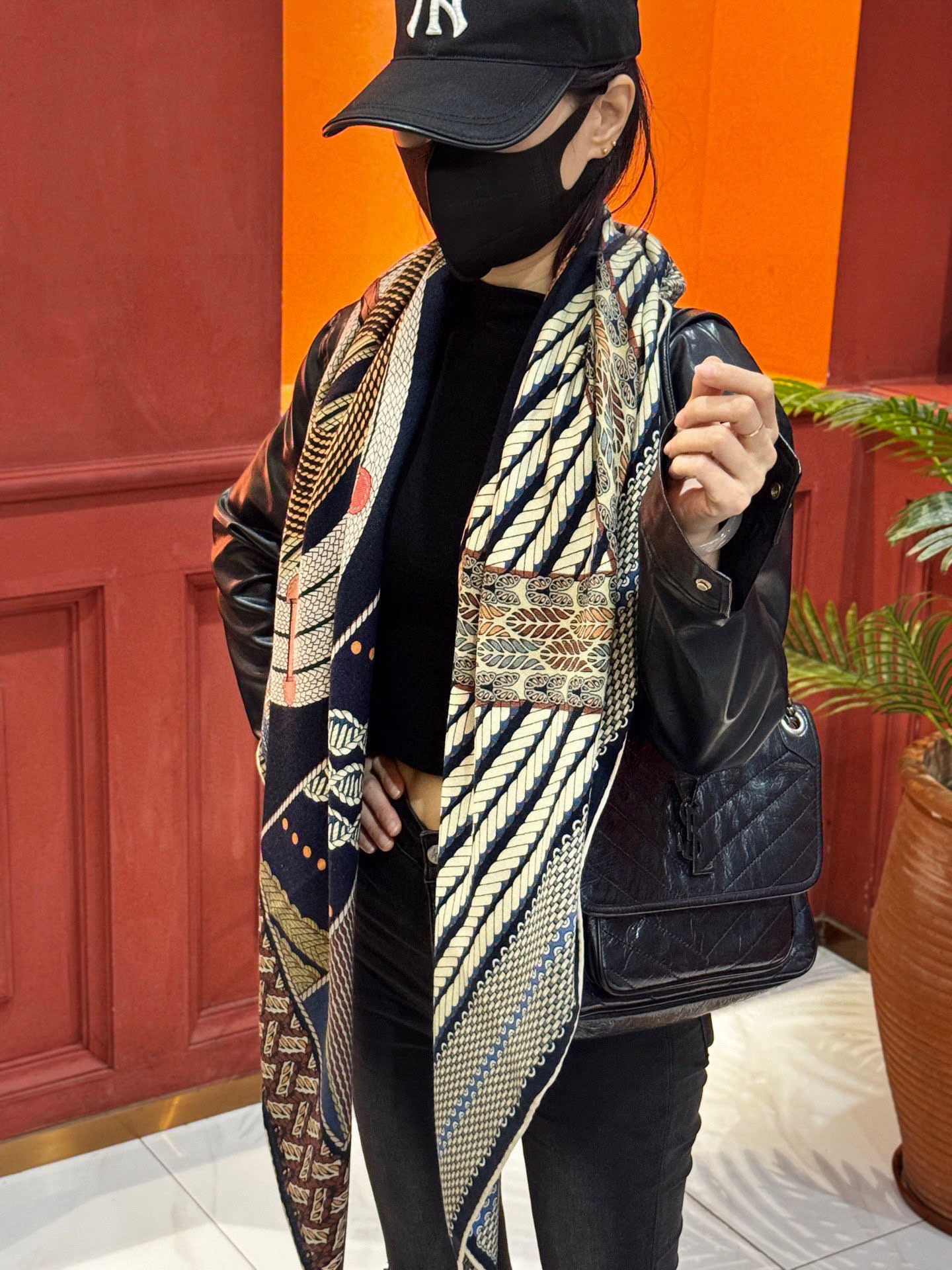  丝巾 |HERMES I Dressage Tressage
2025秋冬
Dressage Tres