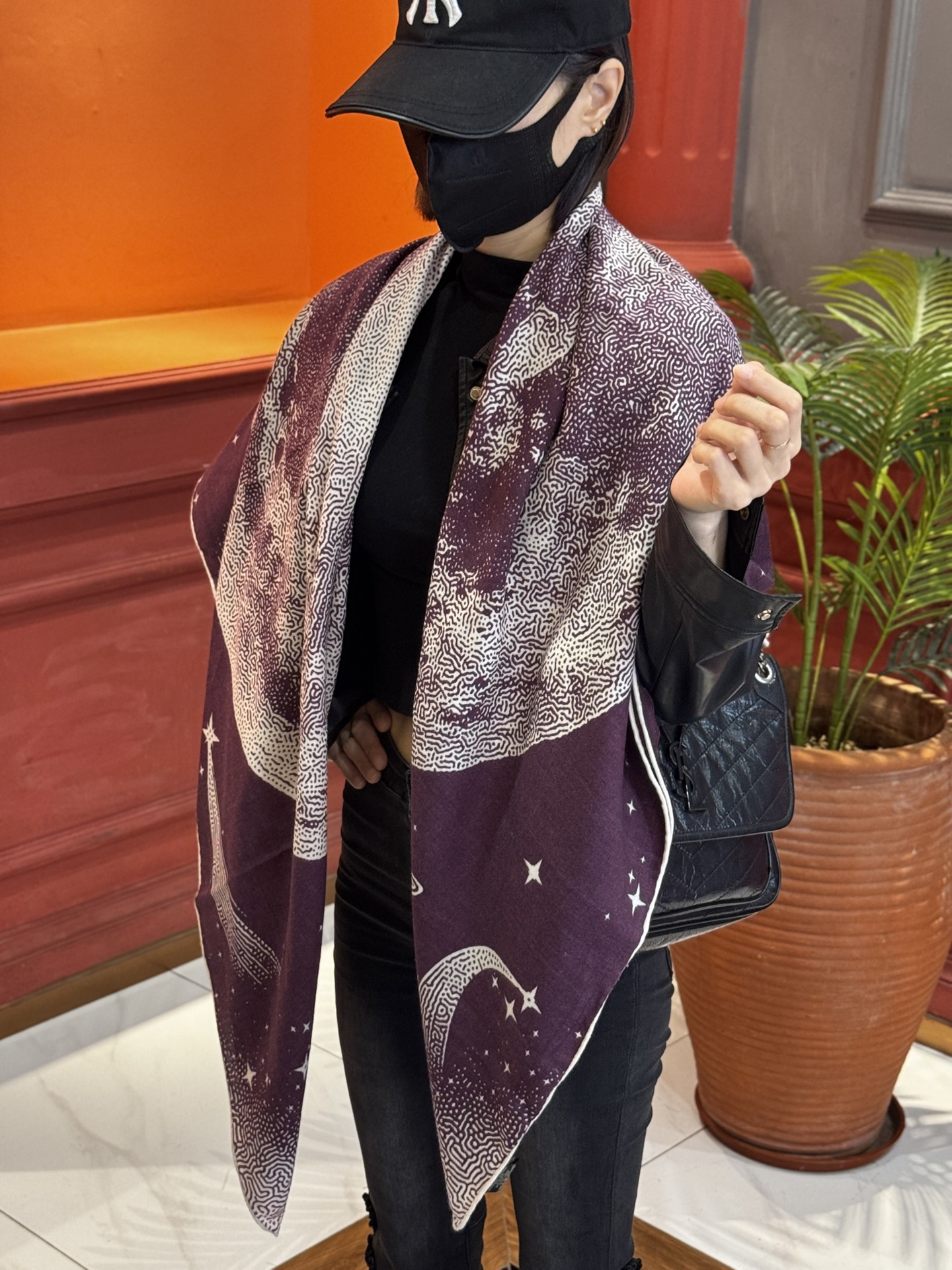  HERMES爱马仕新款|月光飞马Clair de Lune羊绒和真丝披肩，手工卷边(70%羊绒，30%