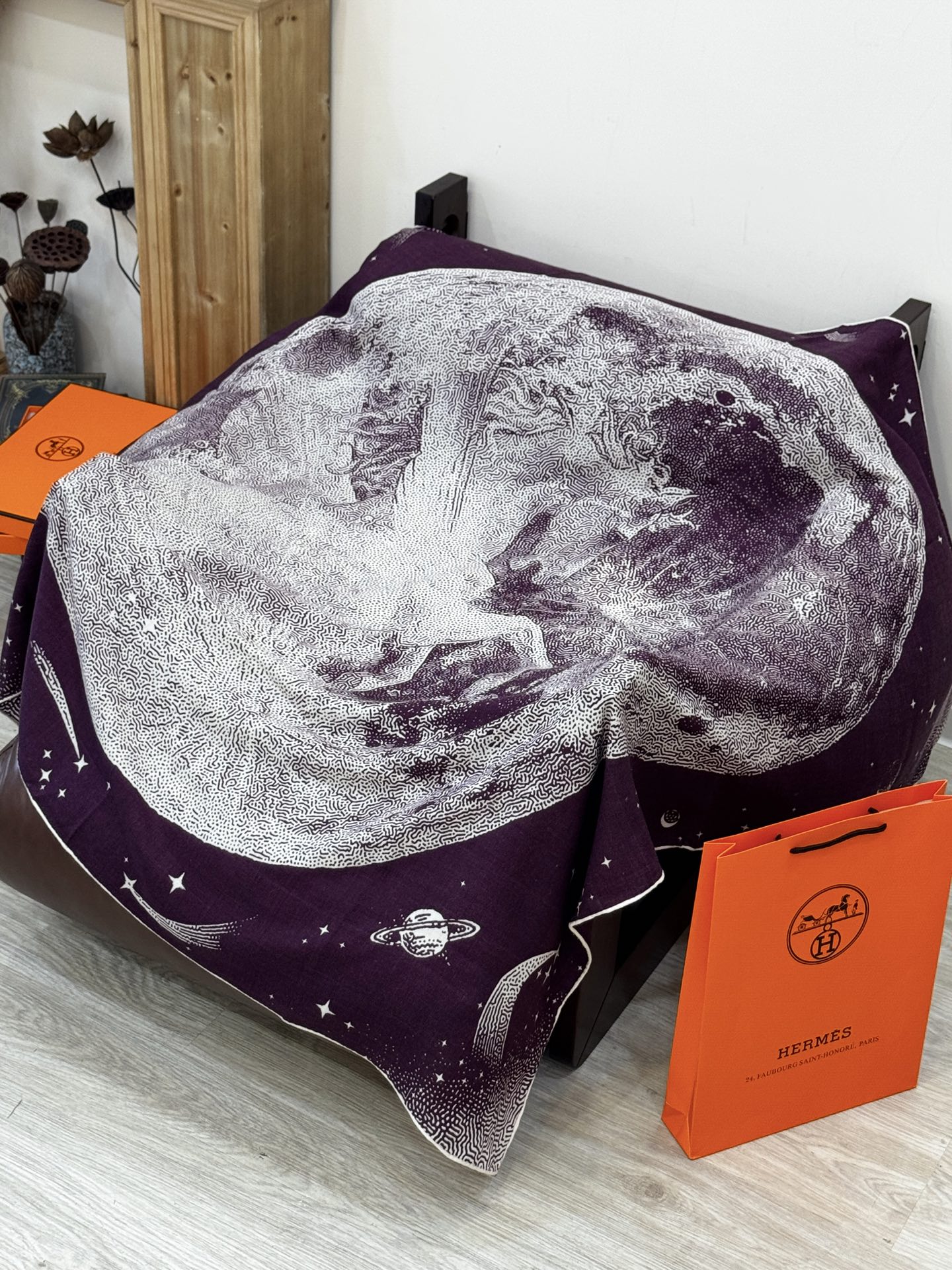  HERMES爱马仕新款|月光飞马Clair de Lune羊绒和真丝披肩，手工卷边(70%羊绒，30%