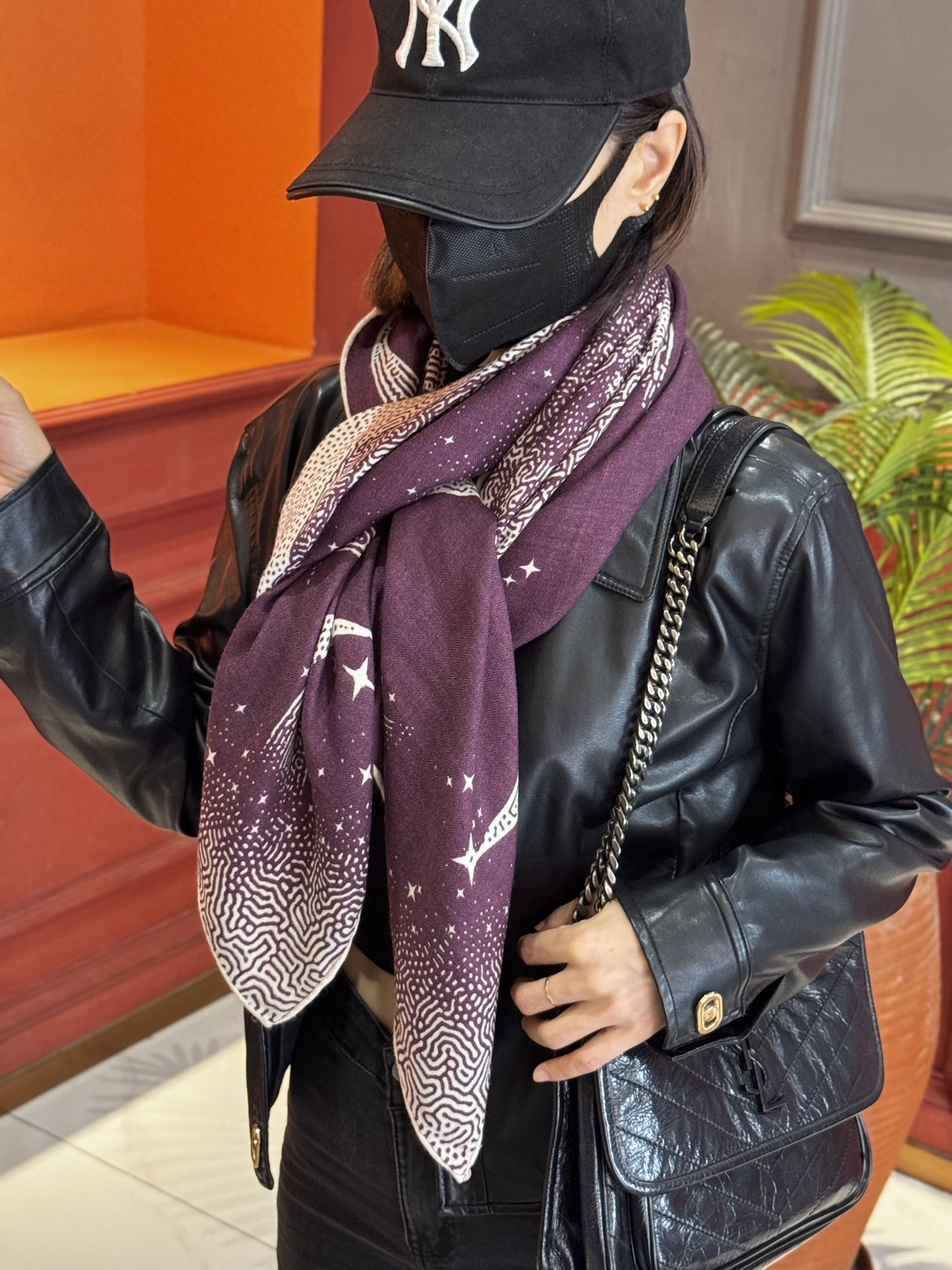  HERMES爱马仕新款|月光飞马Clair de Lune羊绒和真丝披肩，手工卷边(70%羊绒，30%