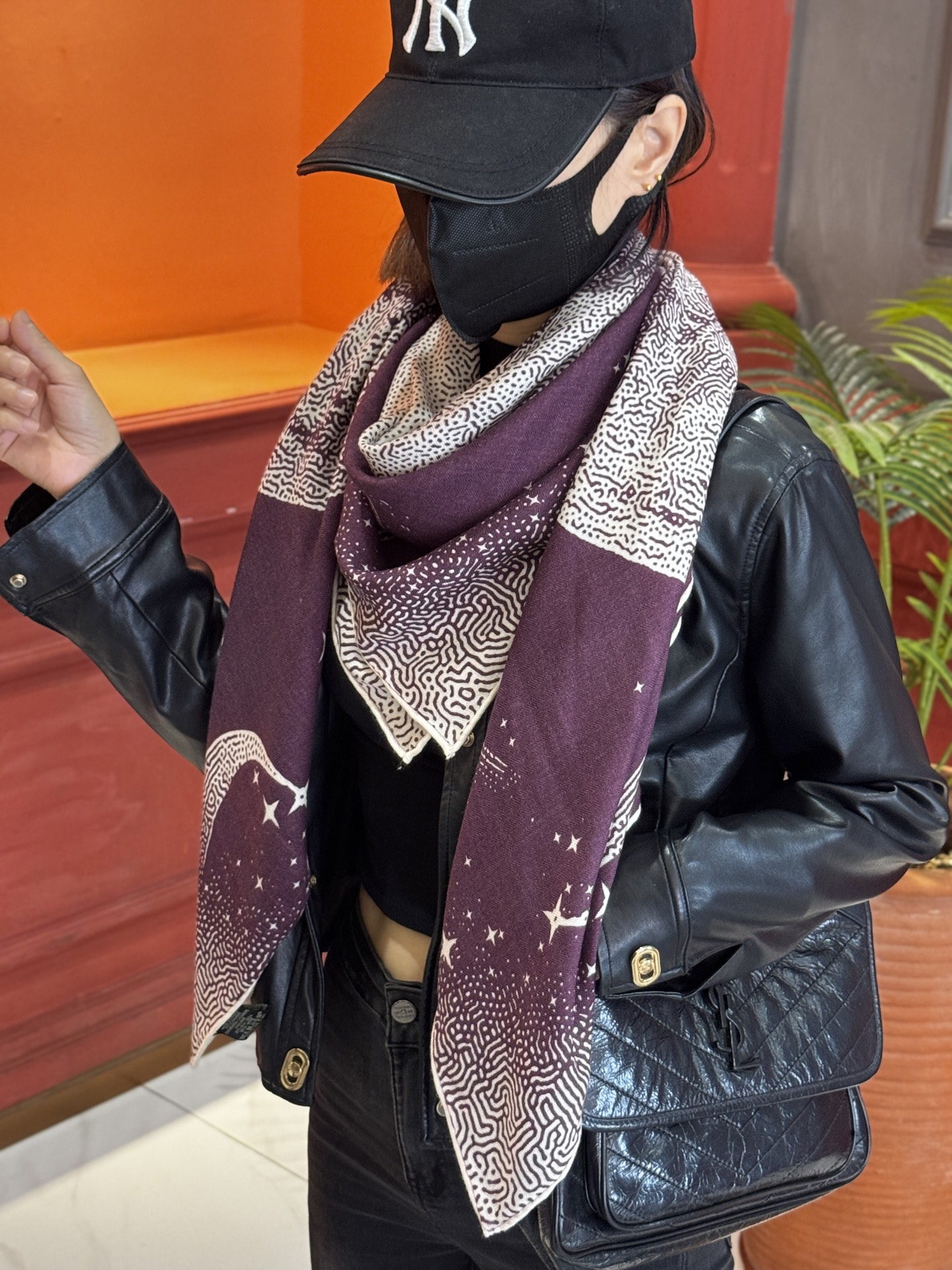  HERMES爱马仕新款|月光飞马Clair de Lune羊绒和真丝披肩，手工卷边(70%羊绒，30%