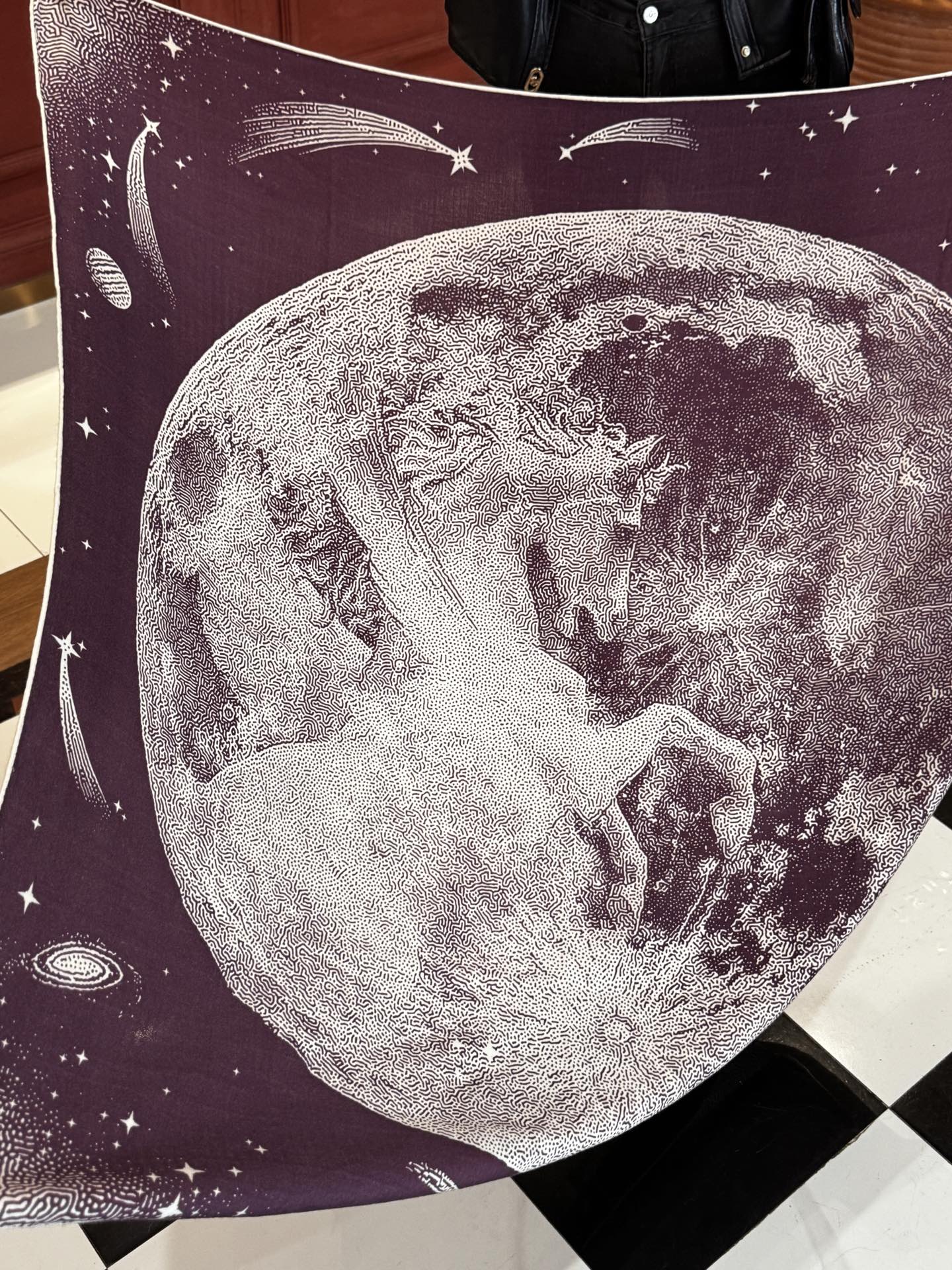  HERMES爱马仕新款|月光飞马Clair de Lune羊绒和真丝披肩，手工卷边(70%羊绒，30%