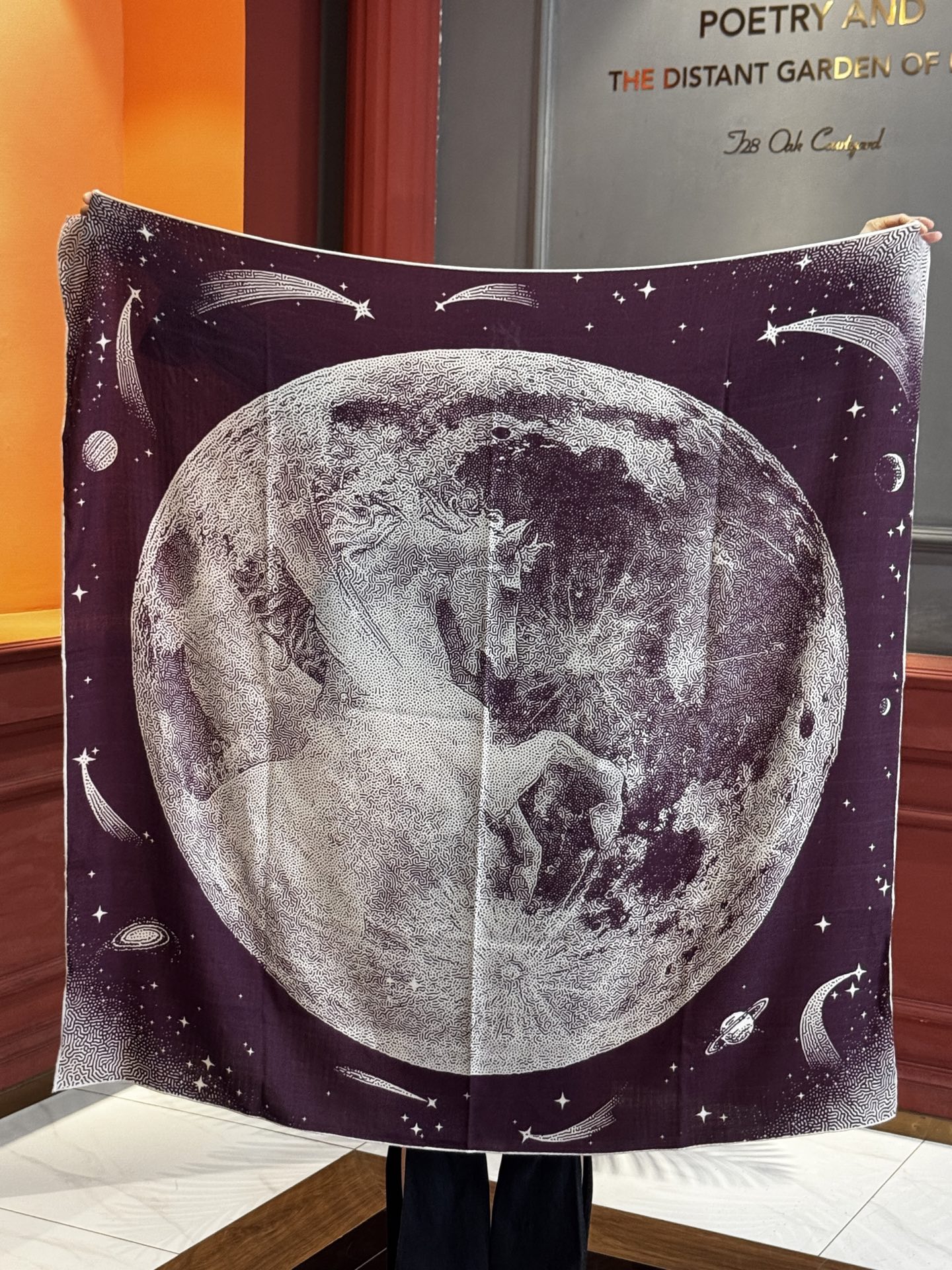  HERMES爱马仕新款|月光飞马Clair de Lune羊绒和真丝披肩，手工卷边(70%羊绒，30%