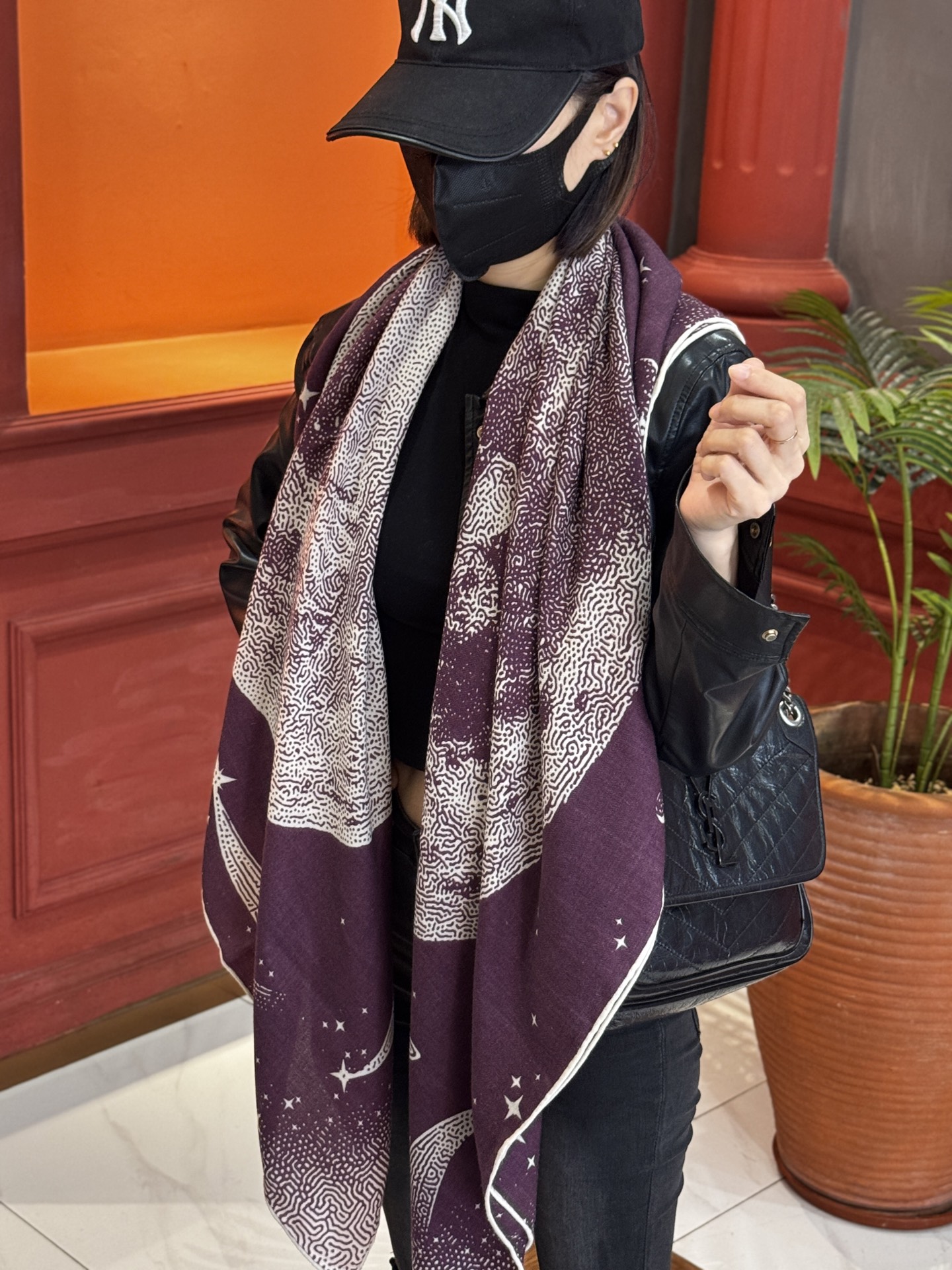  HERMES爱马仕新款|月光飞马Clair de Lune羊绒和真丝披肩，手工卷边(70%羊绒，30%