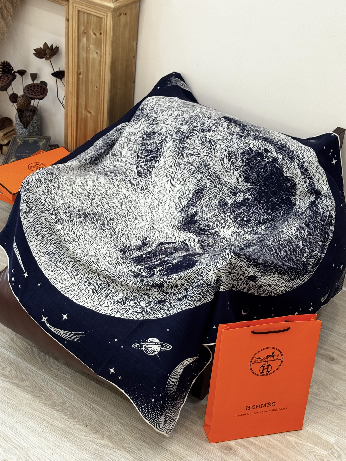  HERMES爱马仕新款|月光飞马Clair de Lune羊绒和真丝披肩，手工卷边(70%羊绒，30%