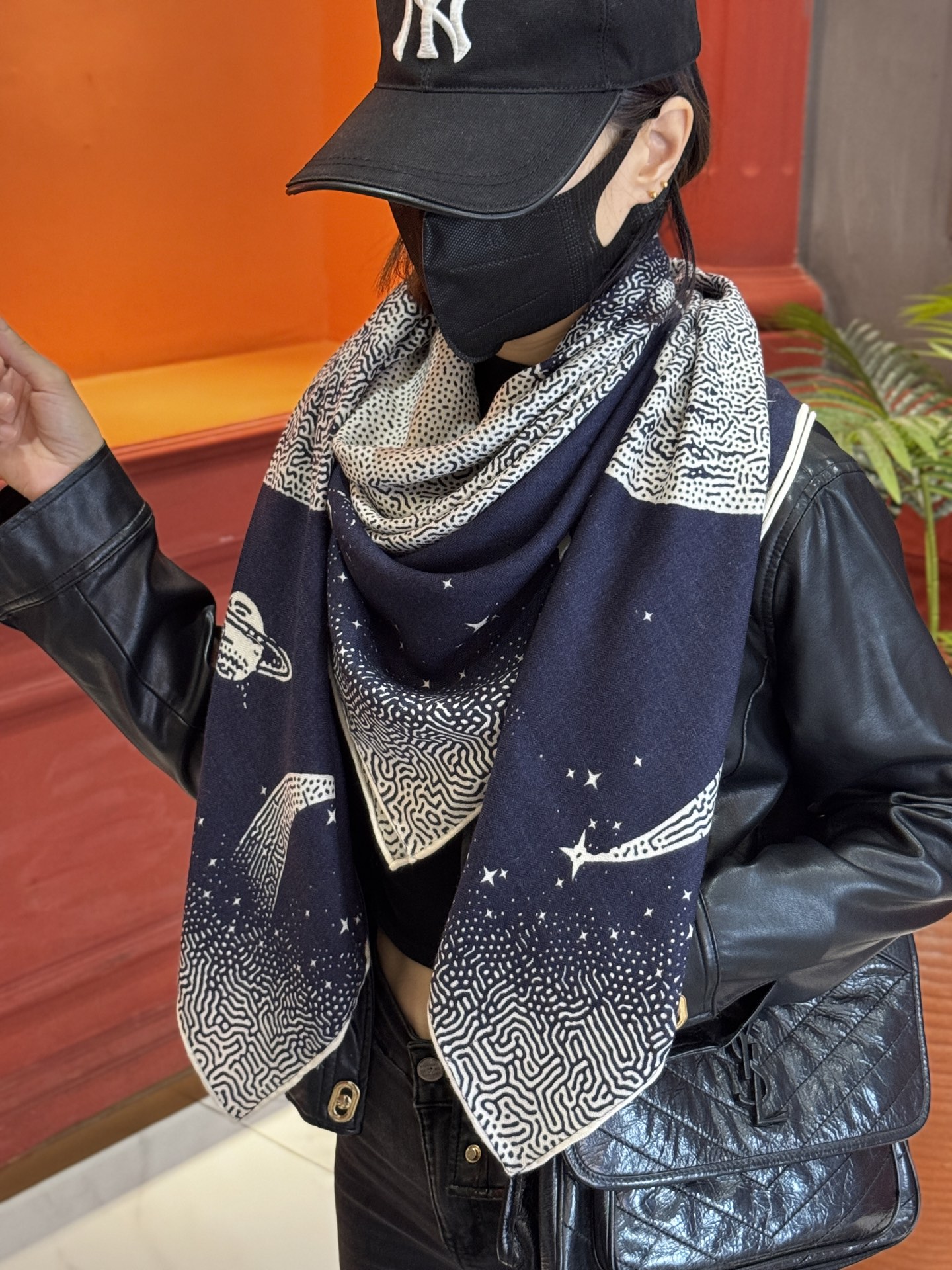  HERMES爱马仕新款|月光飞马Clair de Lune羊绒和真丝披肩，手工卷边(70%羊绒，30%