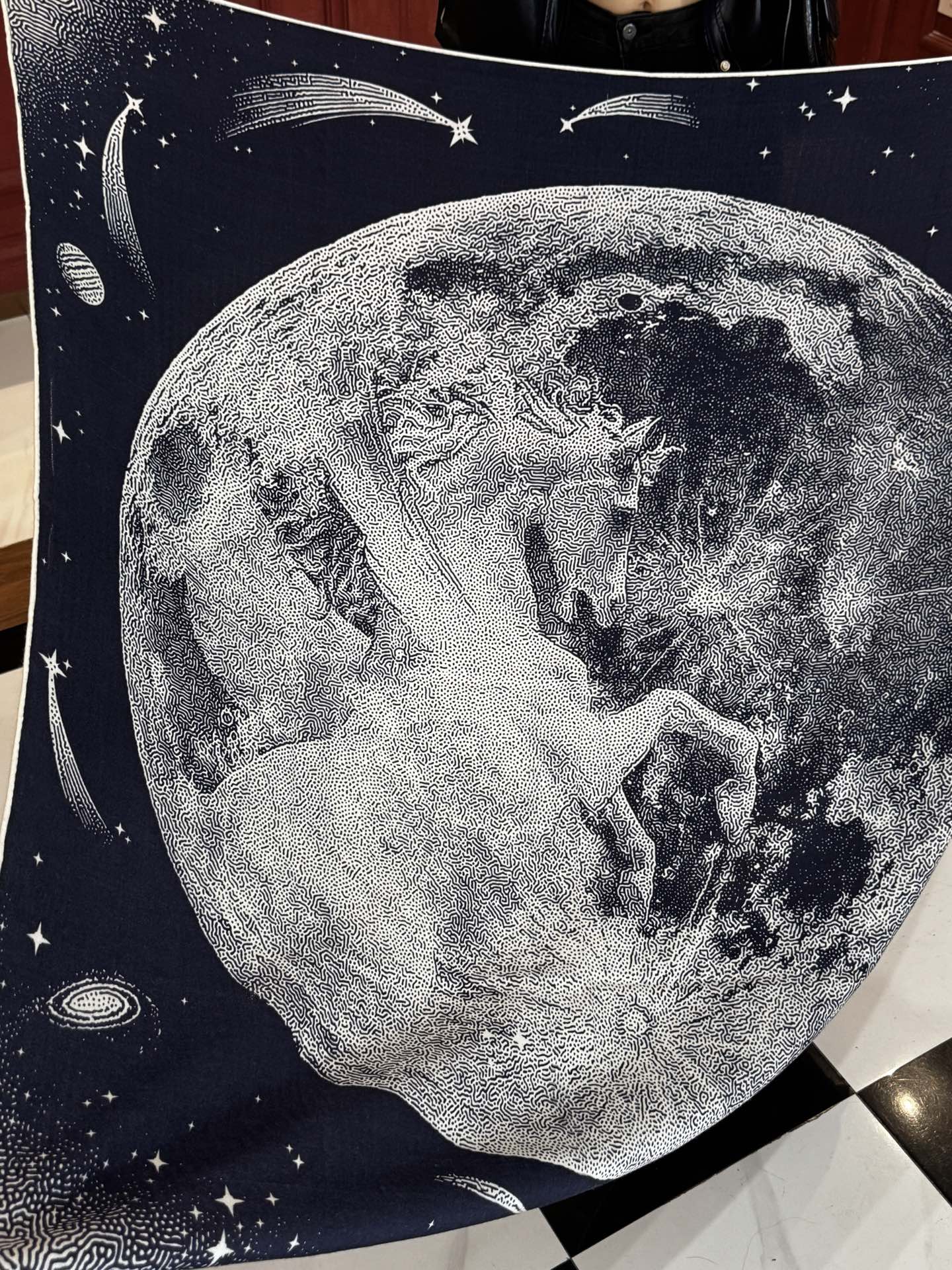  HERMES爱马仕新款|月光飞马Clair de Lune羊绒和真丝披肩，手工卷边(70%羊绒，30%