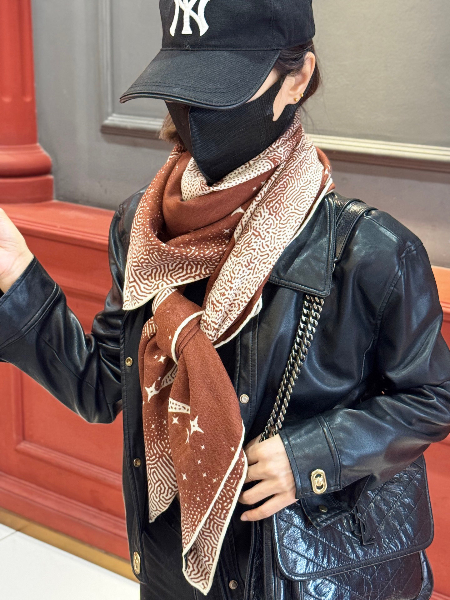  HERMES爱马仕新款|月光飞马Clair de Lune羊绒和真丝披肩，手工卷边(70%羊绒，30%