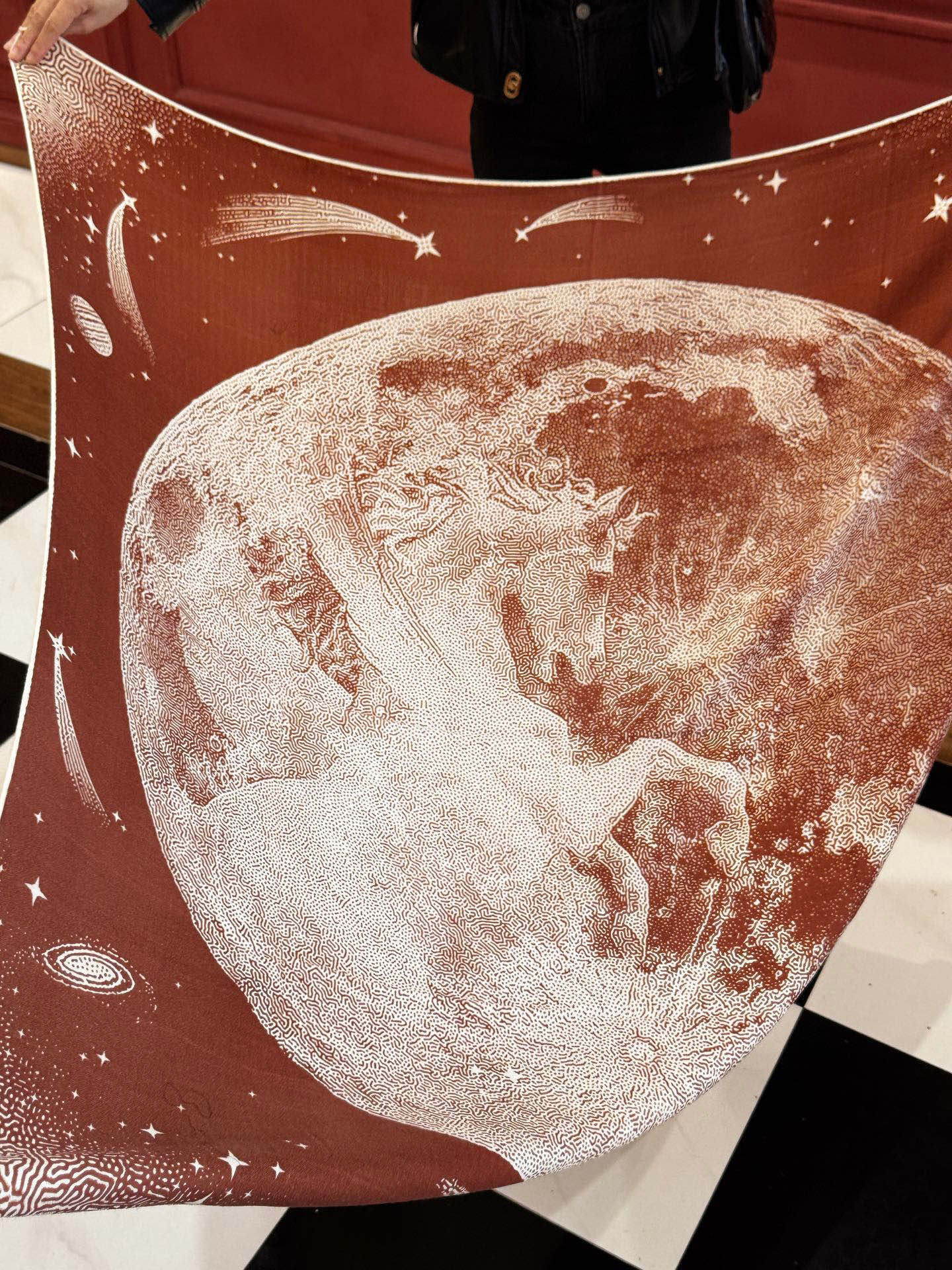  HERMES爱马仕新款|月光飞马Clair de Lune羊绒和真丝披肩，手工卷边(70%羊绒，30%