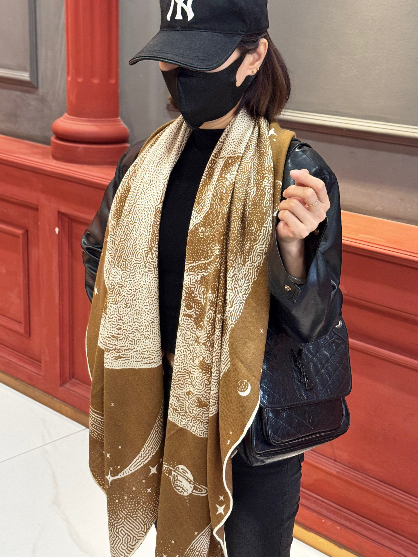  HERMES爱马仕新款|月光飞马Clair de Lune羊绒和真丝披肩，手工卷边(70%羊绒，30%