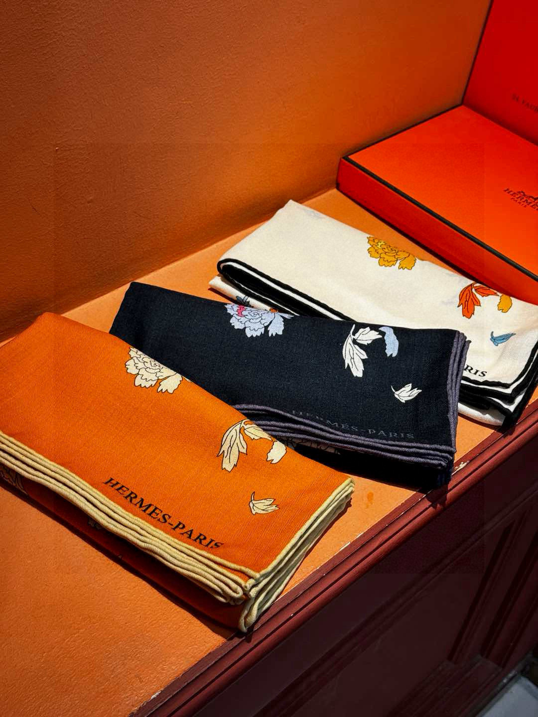  ❤  双面同色【▪️卓尔不凡，高级有气场！！】非常抬人，带点故事的精彩！永远加分的hermes艺术单品