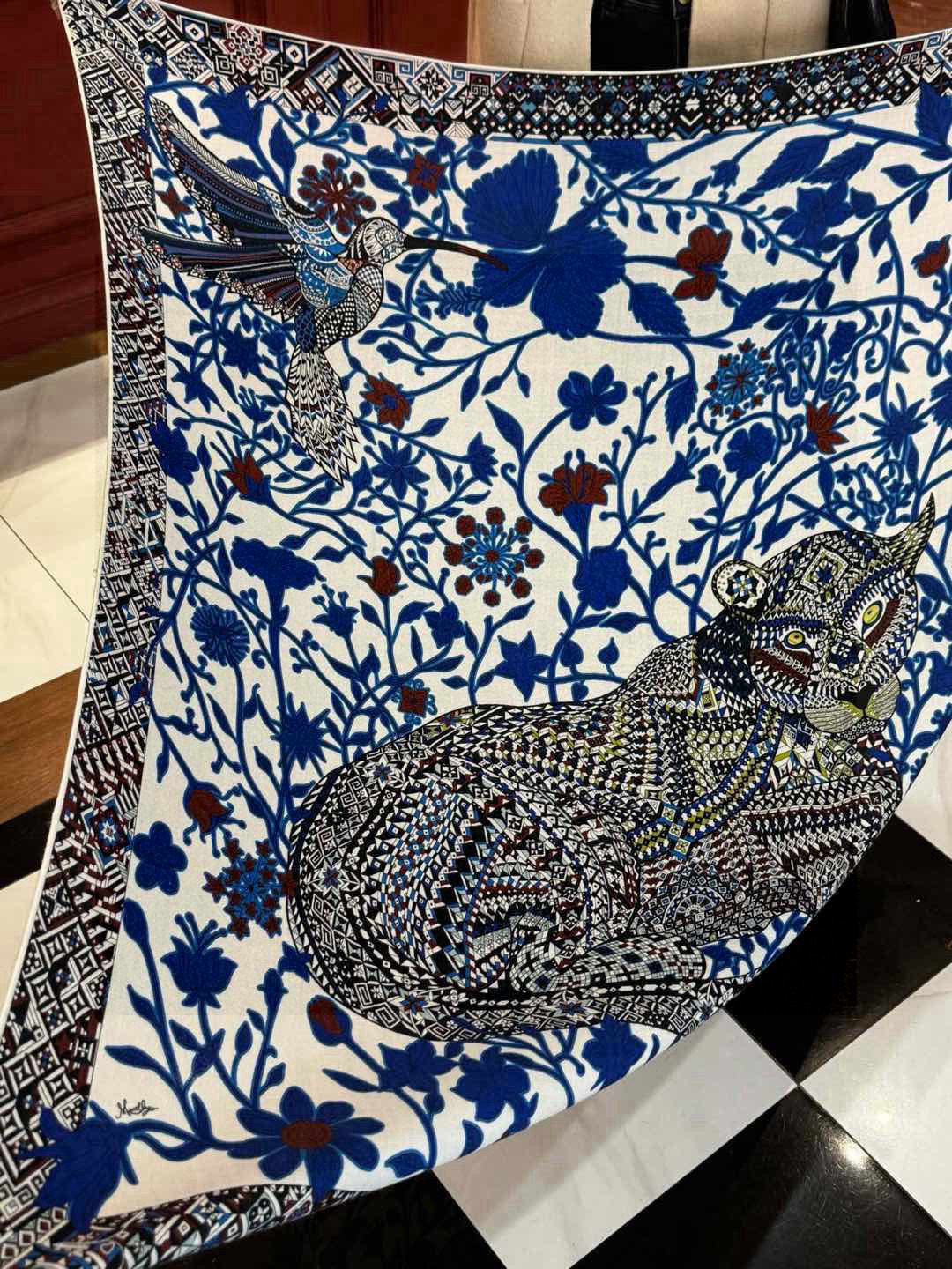  羊绒新款🆕👏👏买了都说好看‼️推荐💕爱马仕双面同色羊绒方巾【美洲豹与蜂鸟双面同色140】，顶级工艺超值