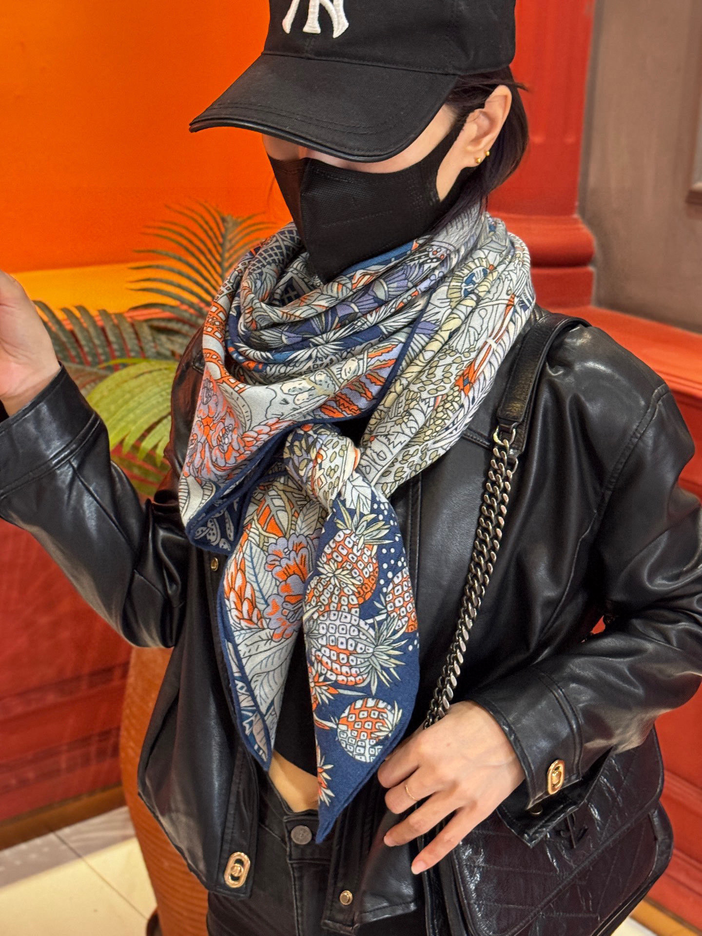  💟2025年秋冬抢先 上新💞【双面同色丝毛方巾】手工卷边山羊绒和真丝混纺披肩（70%山羊绒，30%桑蚕