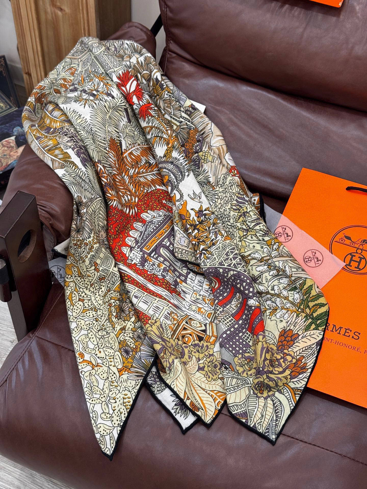  💟2025年秋冬抢先 上新💞【双面同色丝毛方巾】手工卷边山羊绒和真丝混纺披肩（70%山羊绒，30%桑蚕